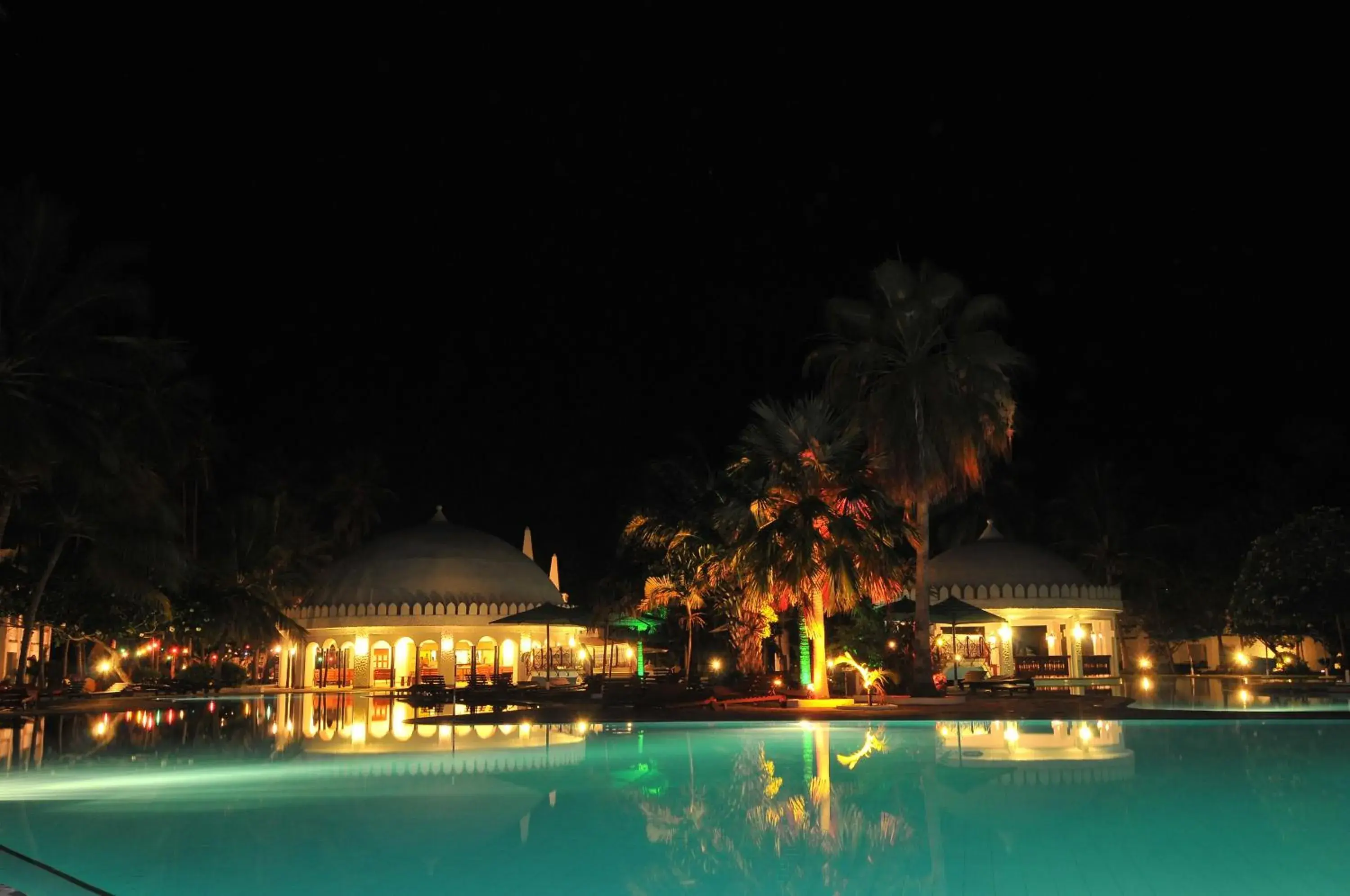 Facade/entrance in Southern Palms Beach Resort Facade/entrance in Southern Palms Beach Resort