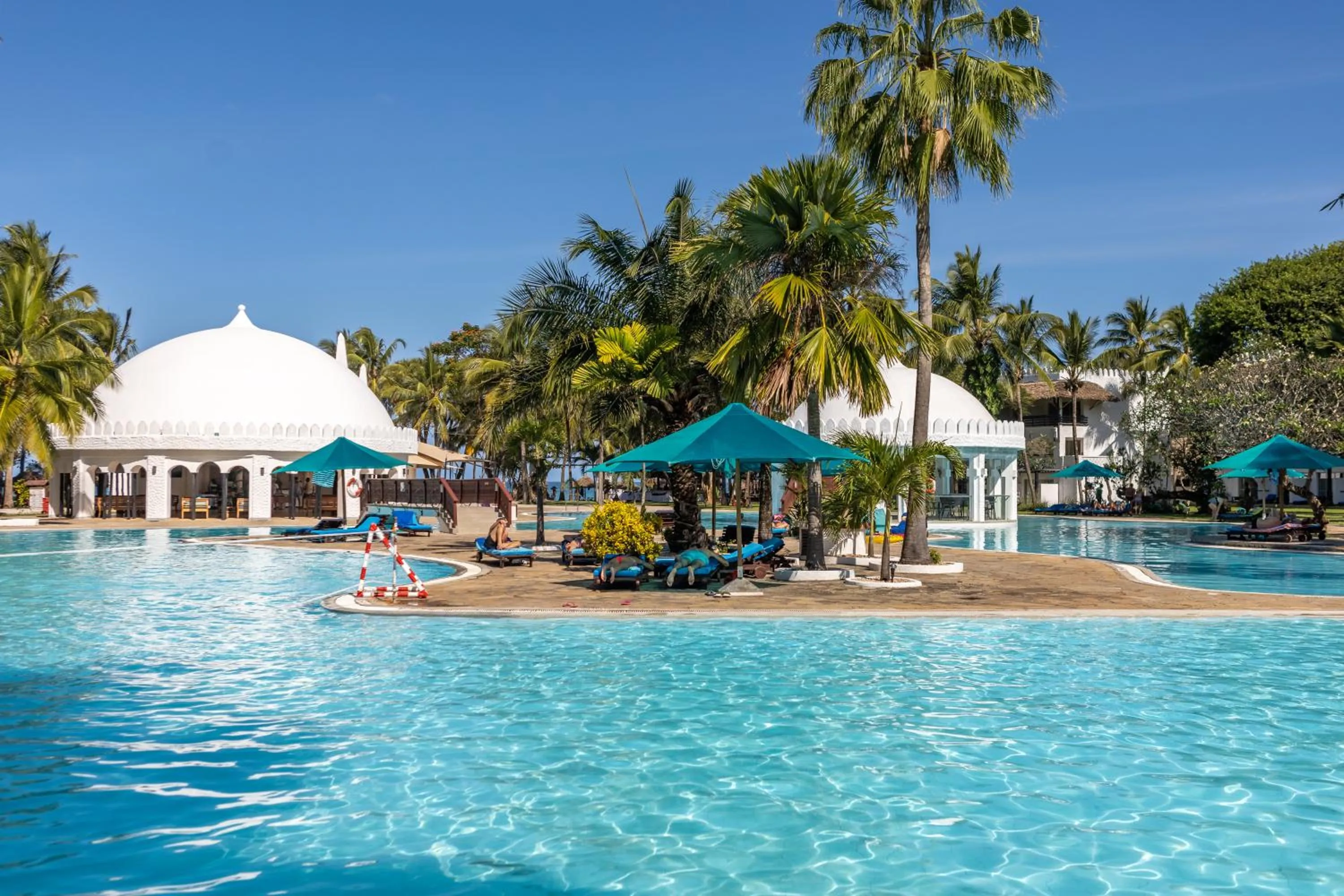 Swimming pool in Southern Palms Beach Resort