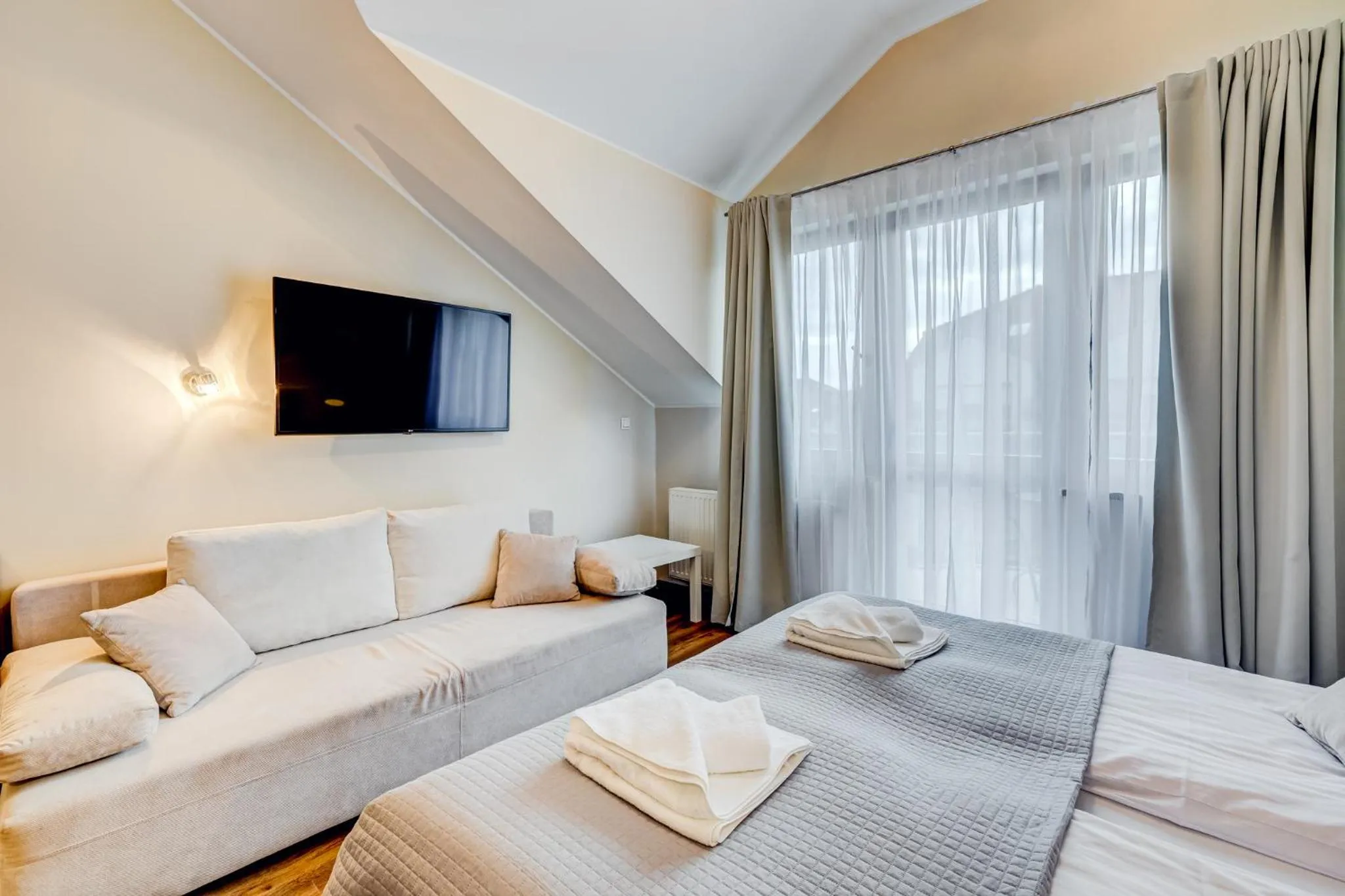 Restaurant/places to eat, Bed in Apartamenty Zdrojowa