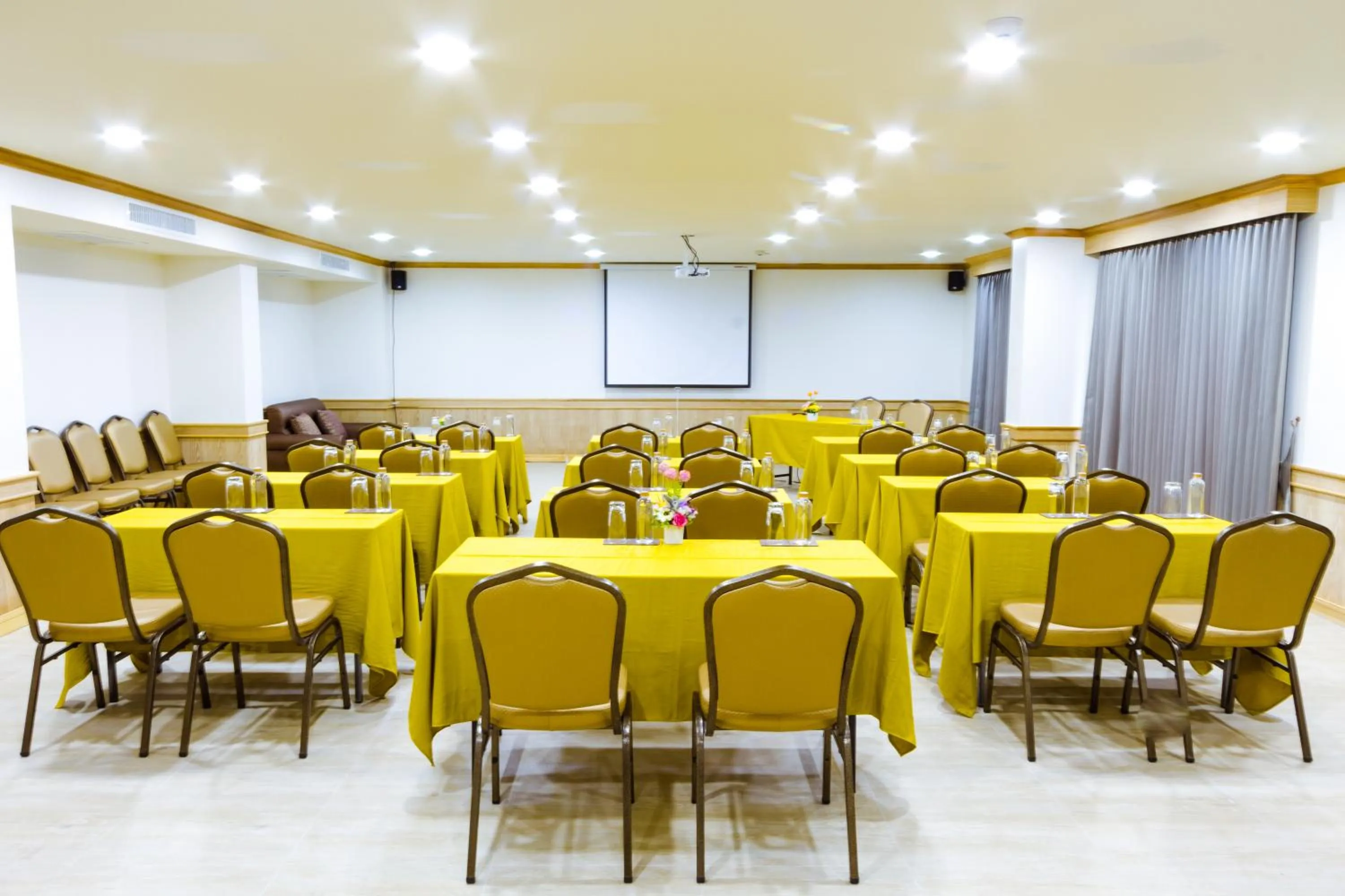 Meeting/conference room in Airport Beach Hotel Phuket