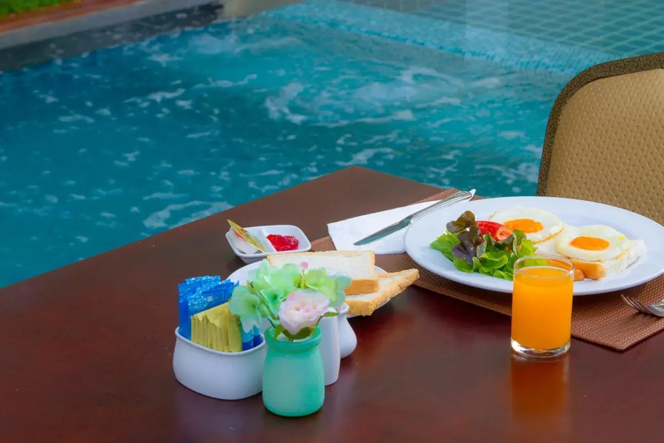 Food and drinks in Airport Beach Hotel Phuket Food and drinks in Airport Beach Hotel Phuket