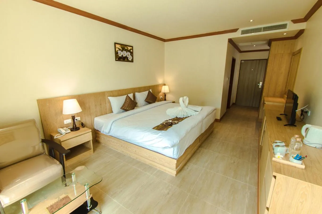 Bedroom, Bed in Airport Beach Hotel Phuket