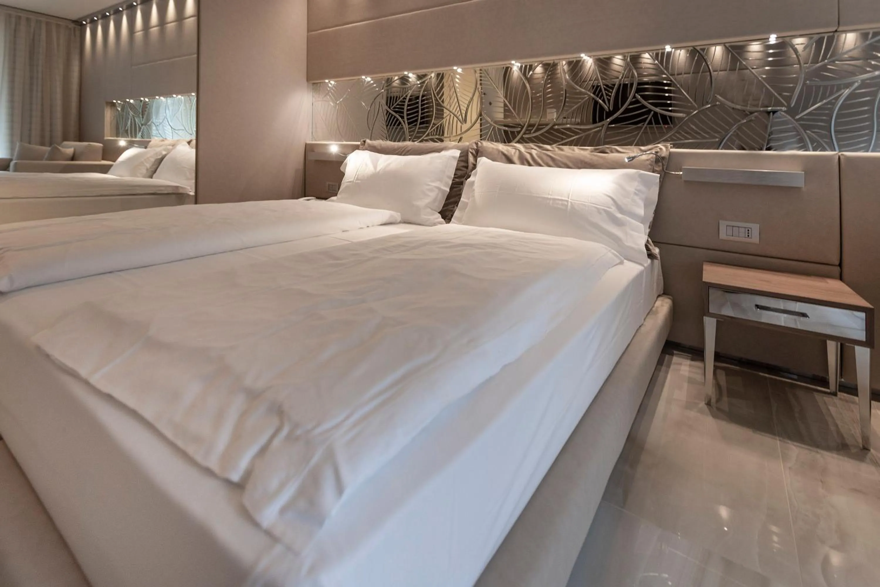 TV and multimedia, Bed in Park Hotel Imperial