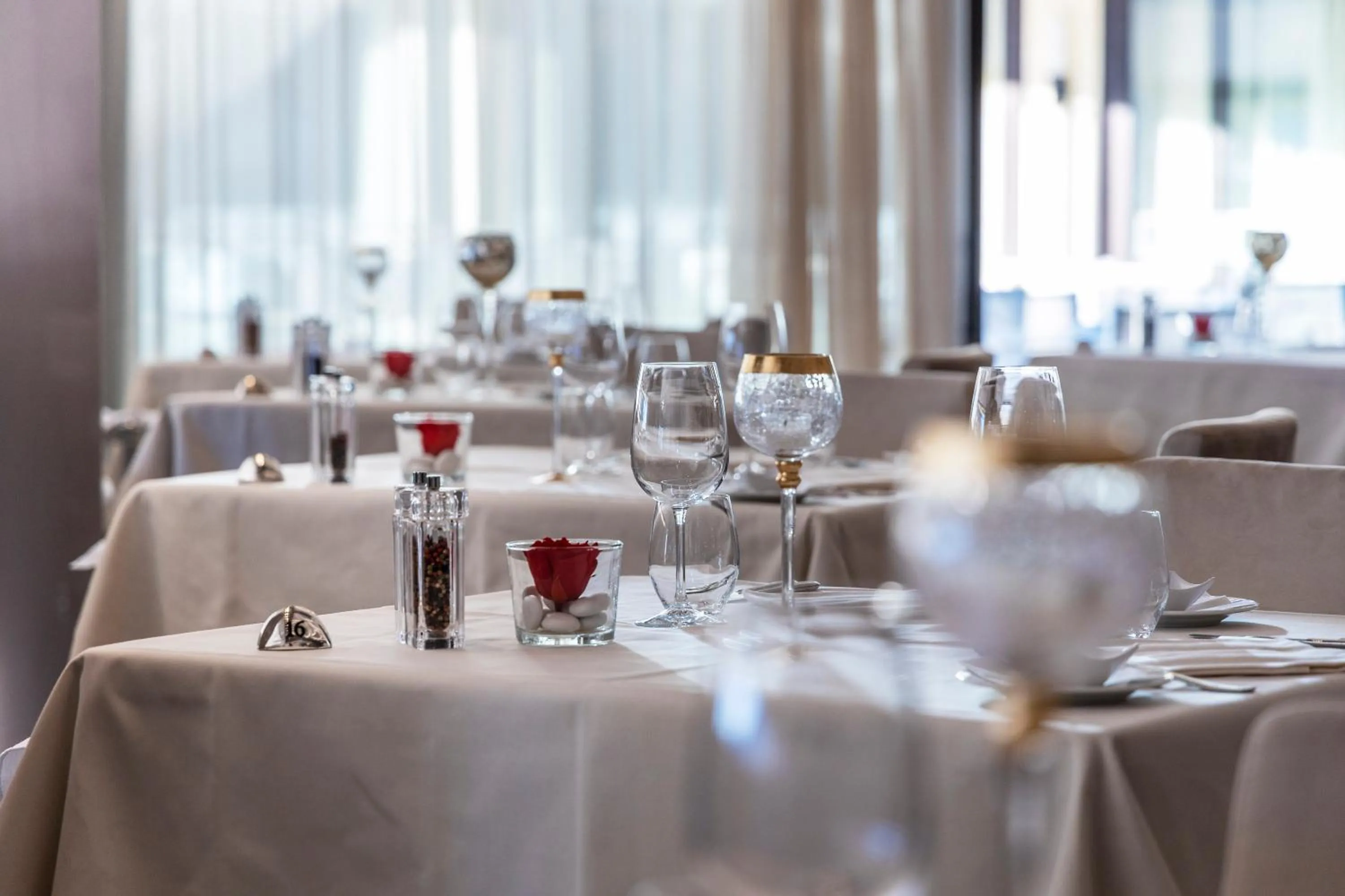 Restaurant/places to eat in Park Hotel Imperial