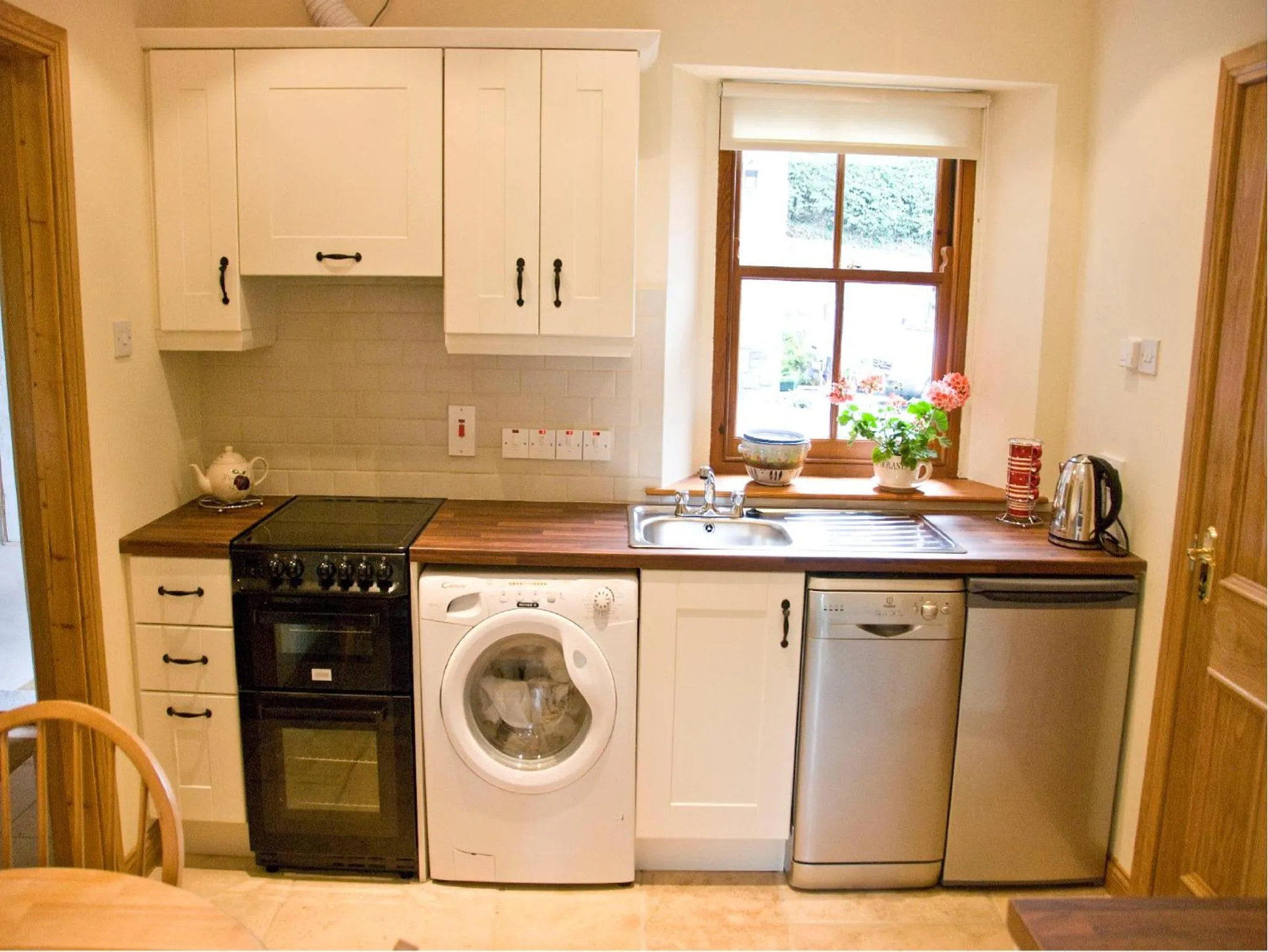Kitchen or kitchenette in Courtyard Mews Armagh City