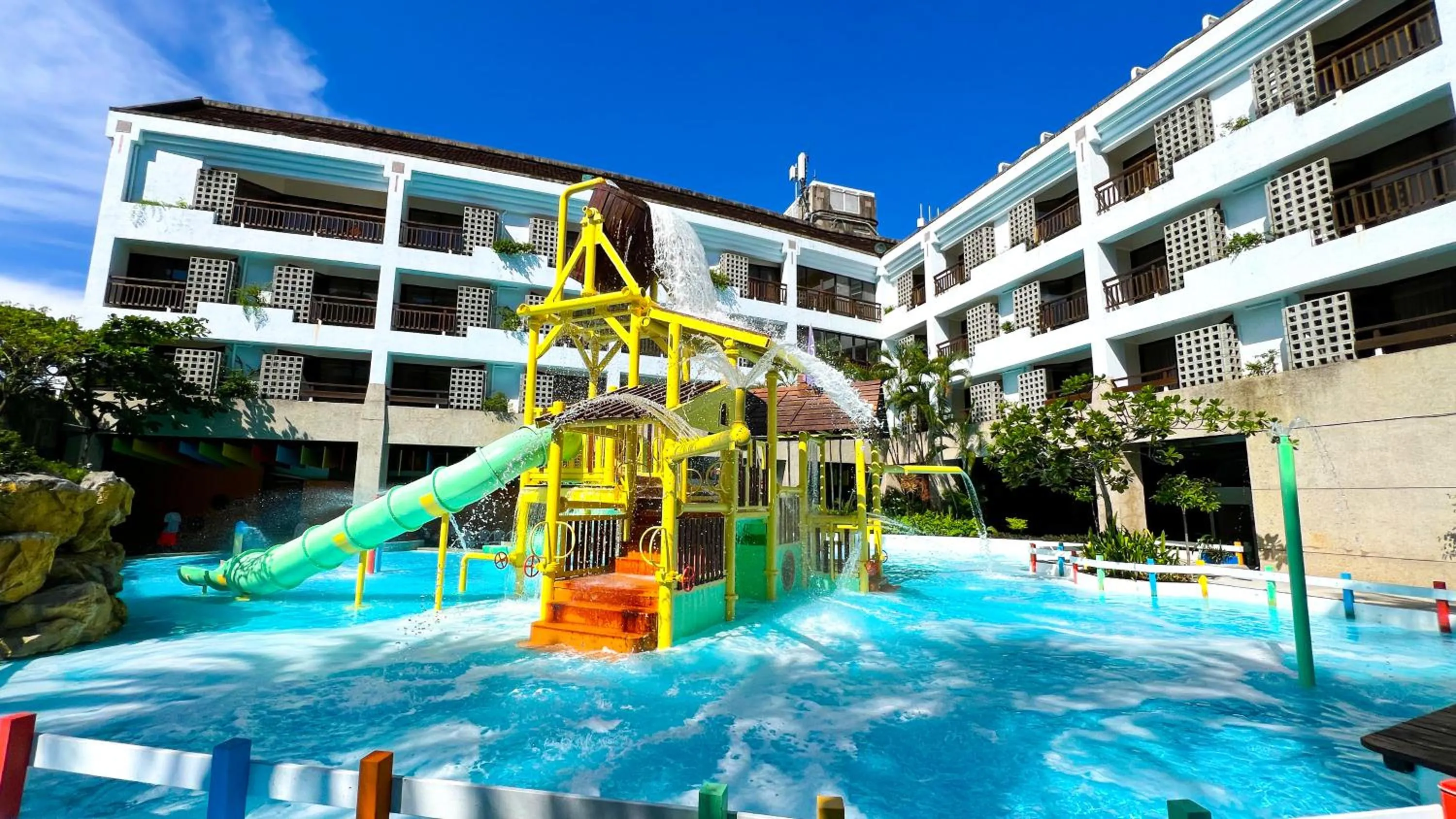 Swimming pool in Yoho Beach Resort Kenting