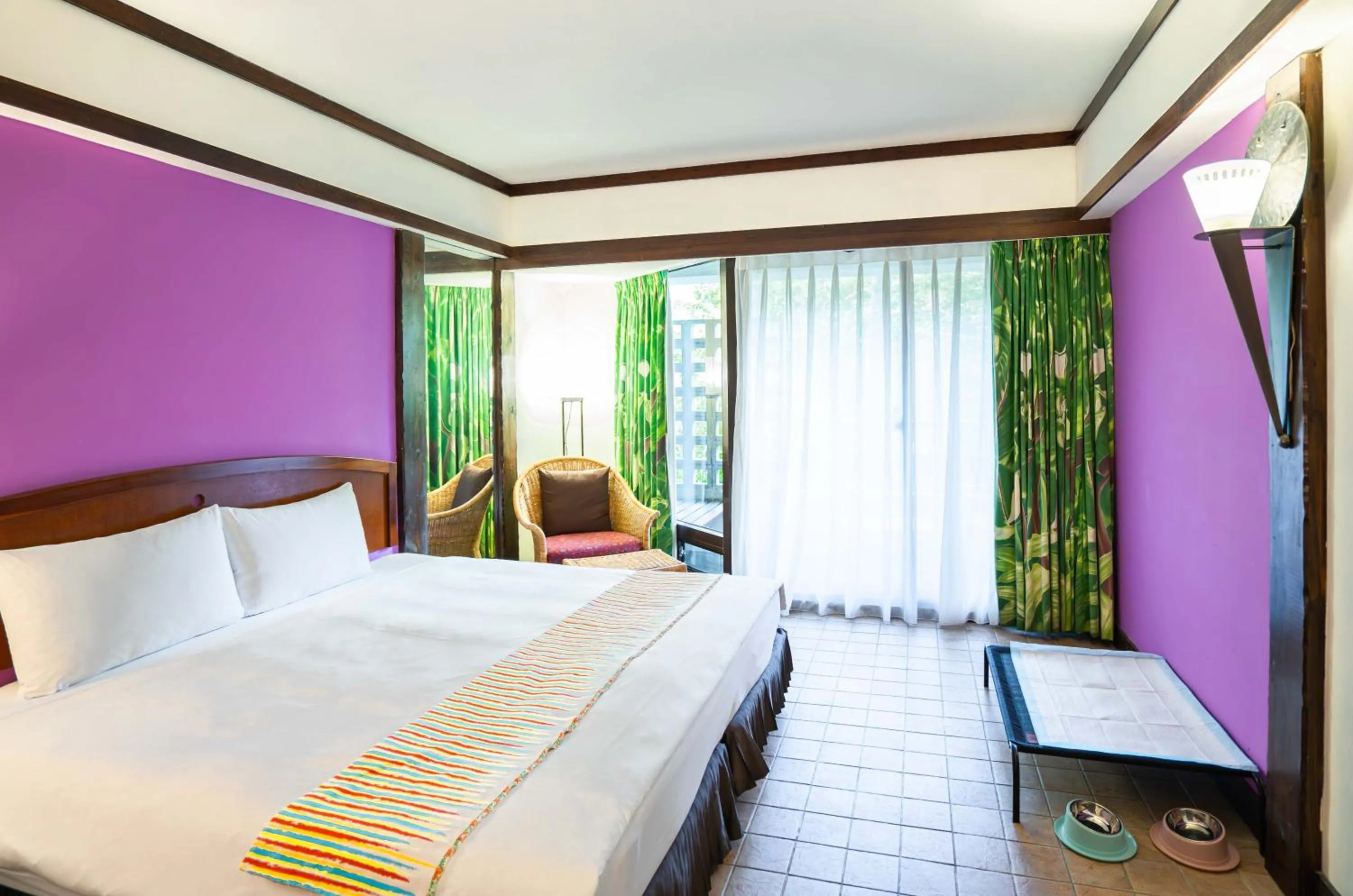 Photo of the whole room, Bed in Yoho Beach Resort Kenting