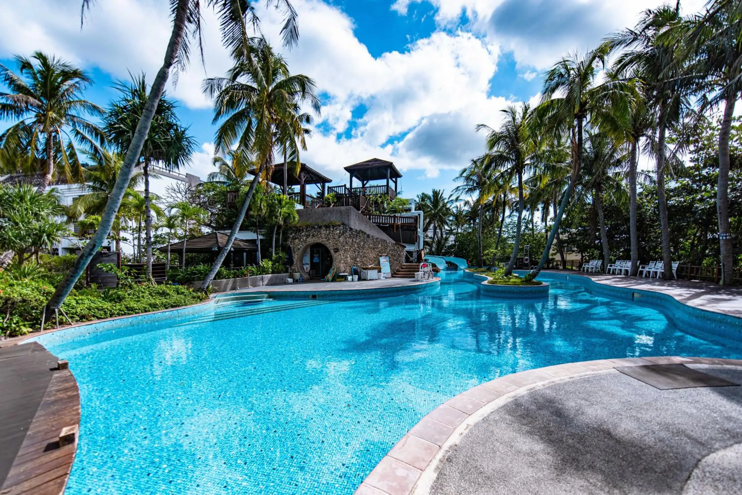 Swimming pool in Yoho Beach Resort Kenting Swimming pool in Yoho Beach Resort Kenting