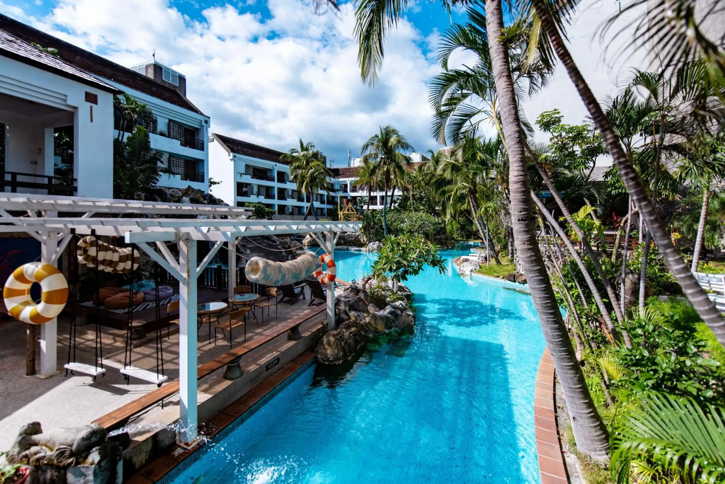 Pool view in Yoho Beach Resort Kenting Pool view in Yoho Beach Resort Kenting