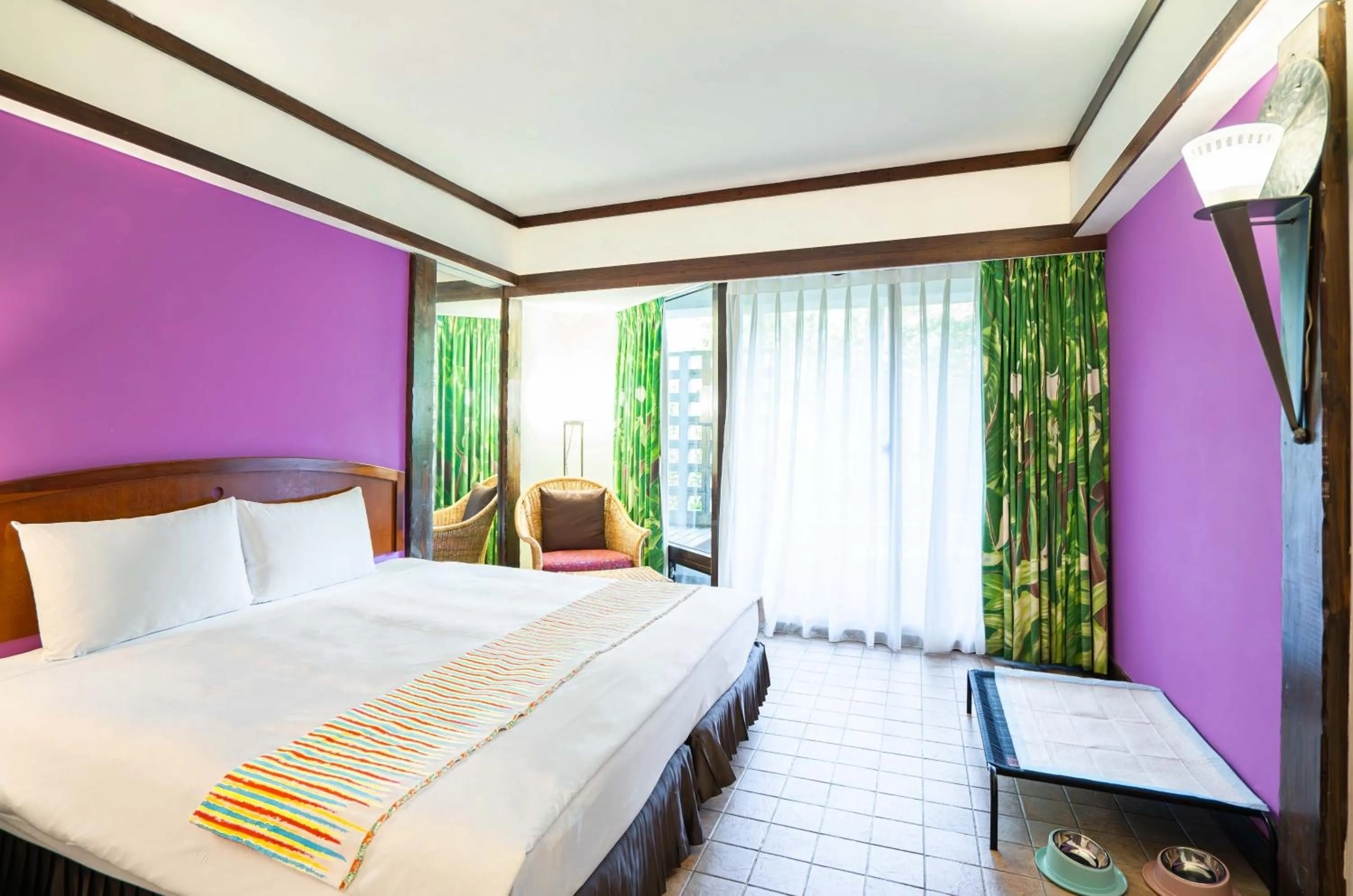 Photo of the whole room, Bed in Yoho Beach Resort Kenting