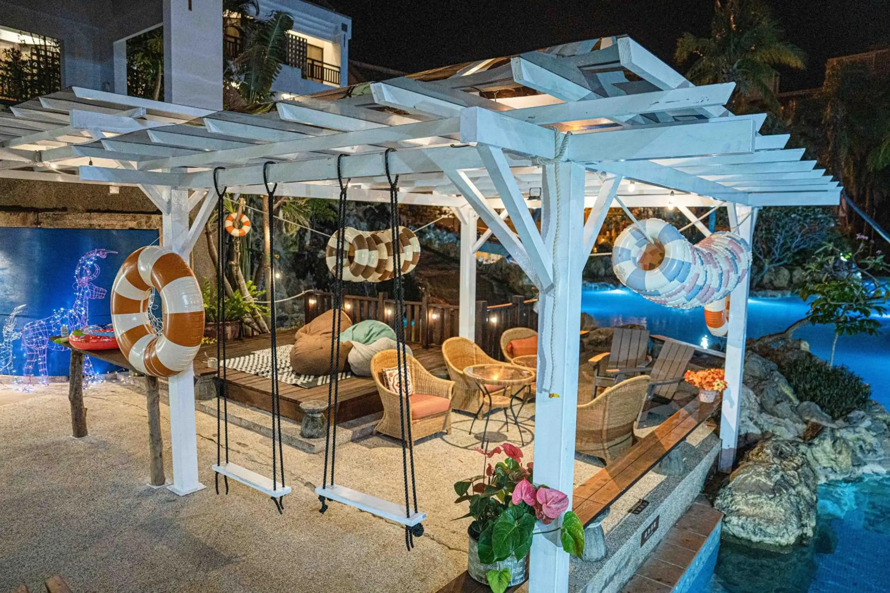 Swimming pool in Yoho Beach Resort Kenting Swimming pool in Yoho Beach Resort Kenting