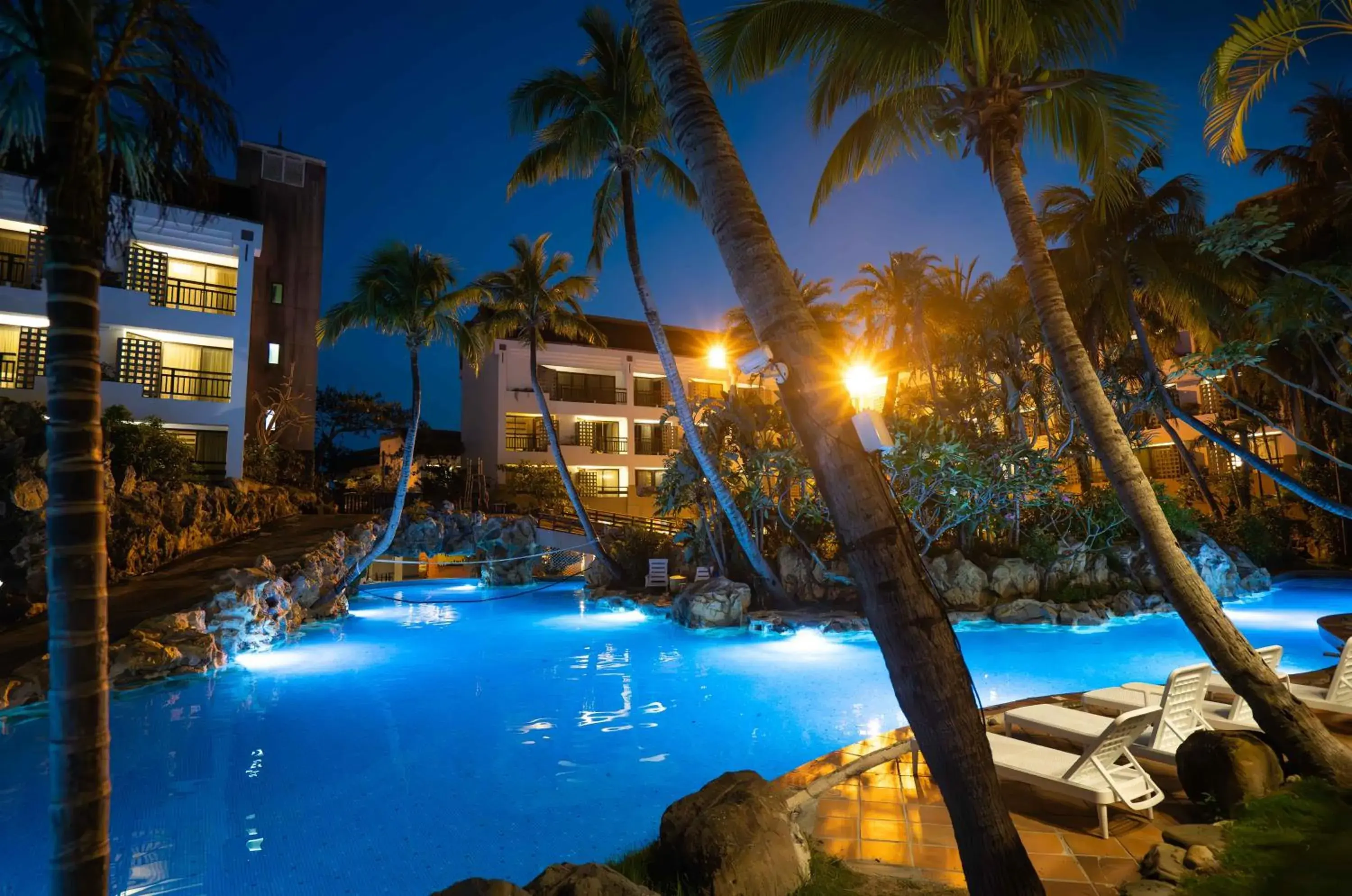 Pool view in Yoho Beach Resort Kenting Pool view in Yoho Beach Resort Kenting