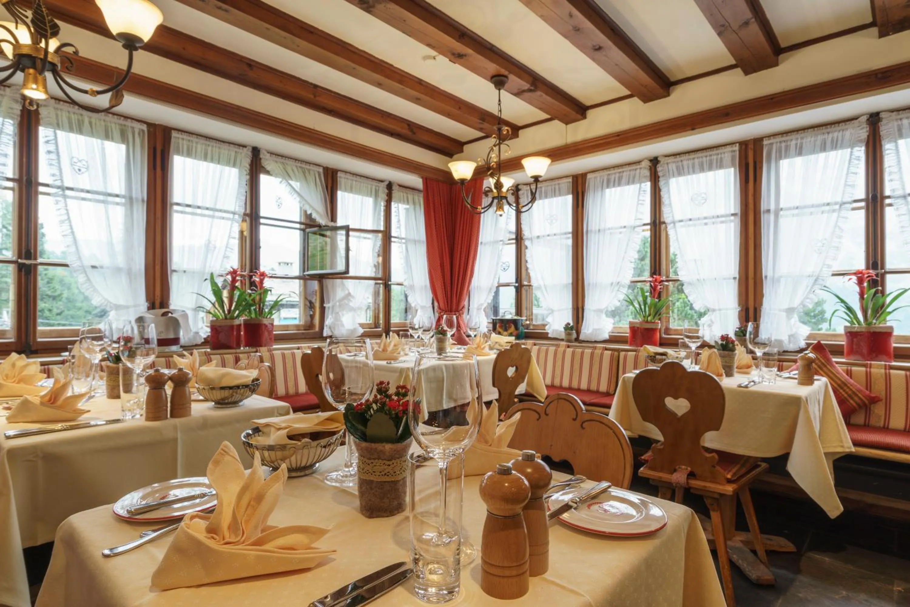 Restaurant/places to eat in Suvretta House