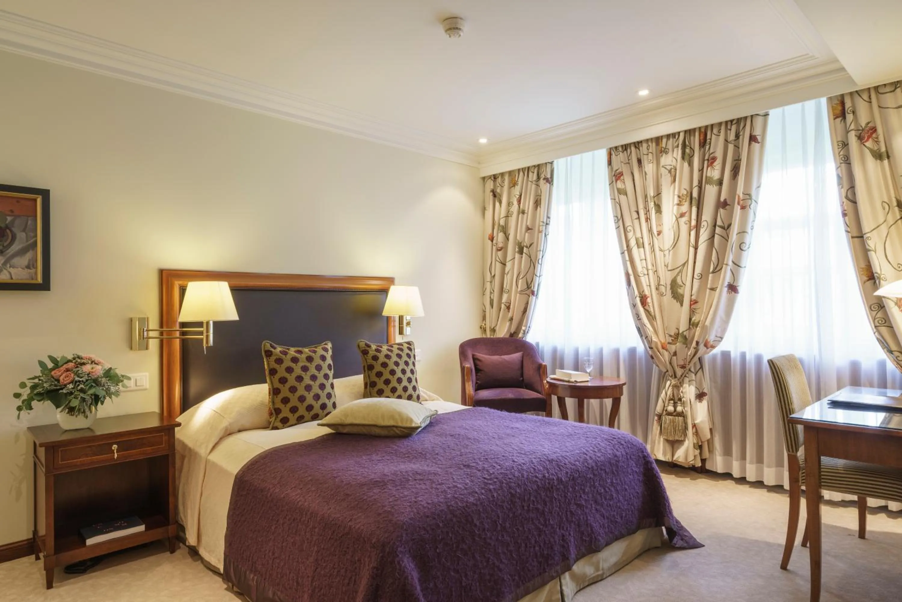 Bedroom, Bed in Suvretta House