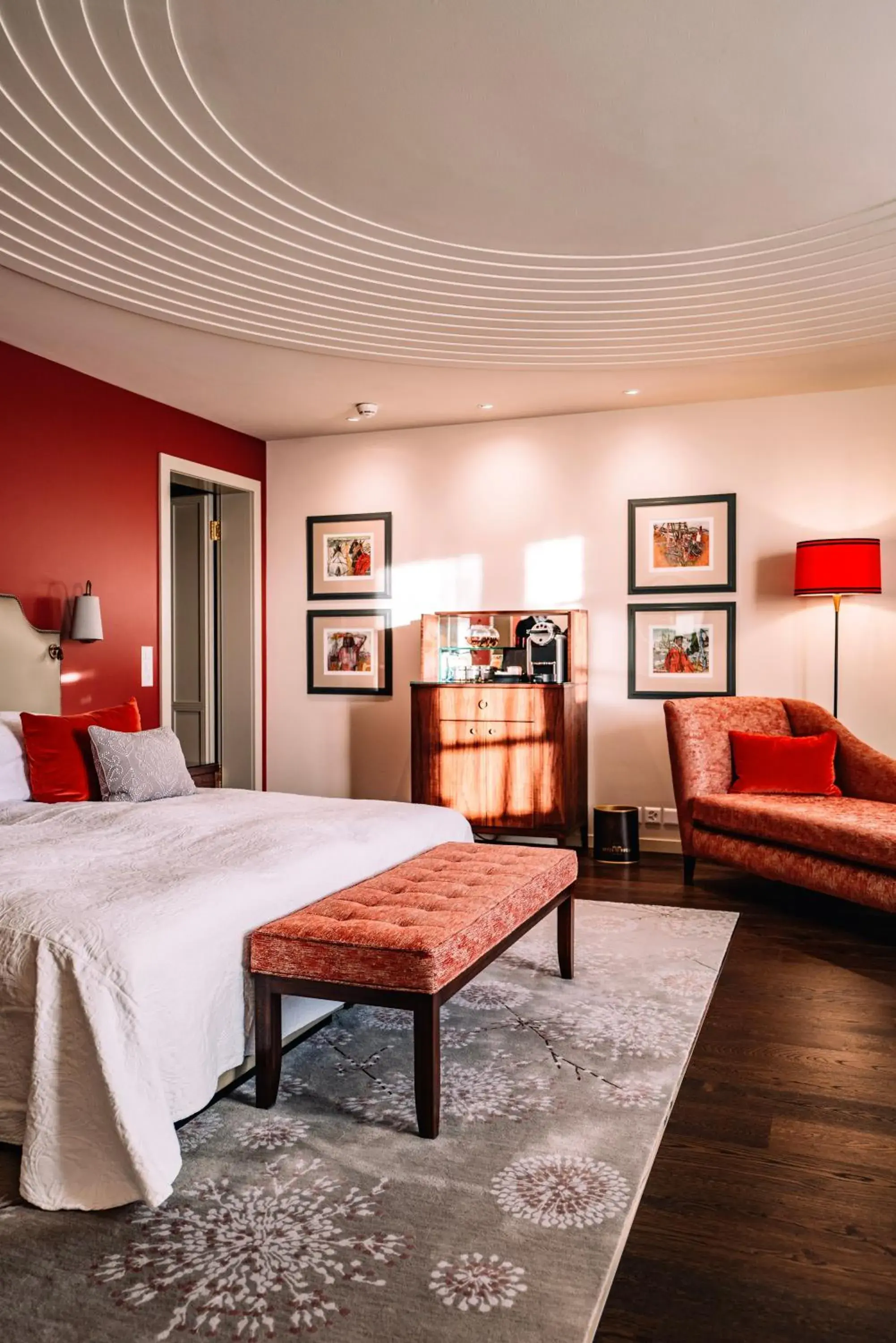 Photo of the whole room, Bed in Suvretta House Photo of the whole room, Bed in Suvretta House