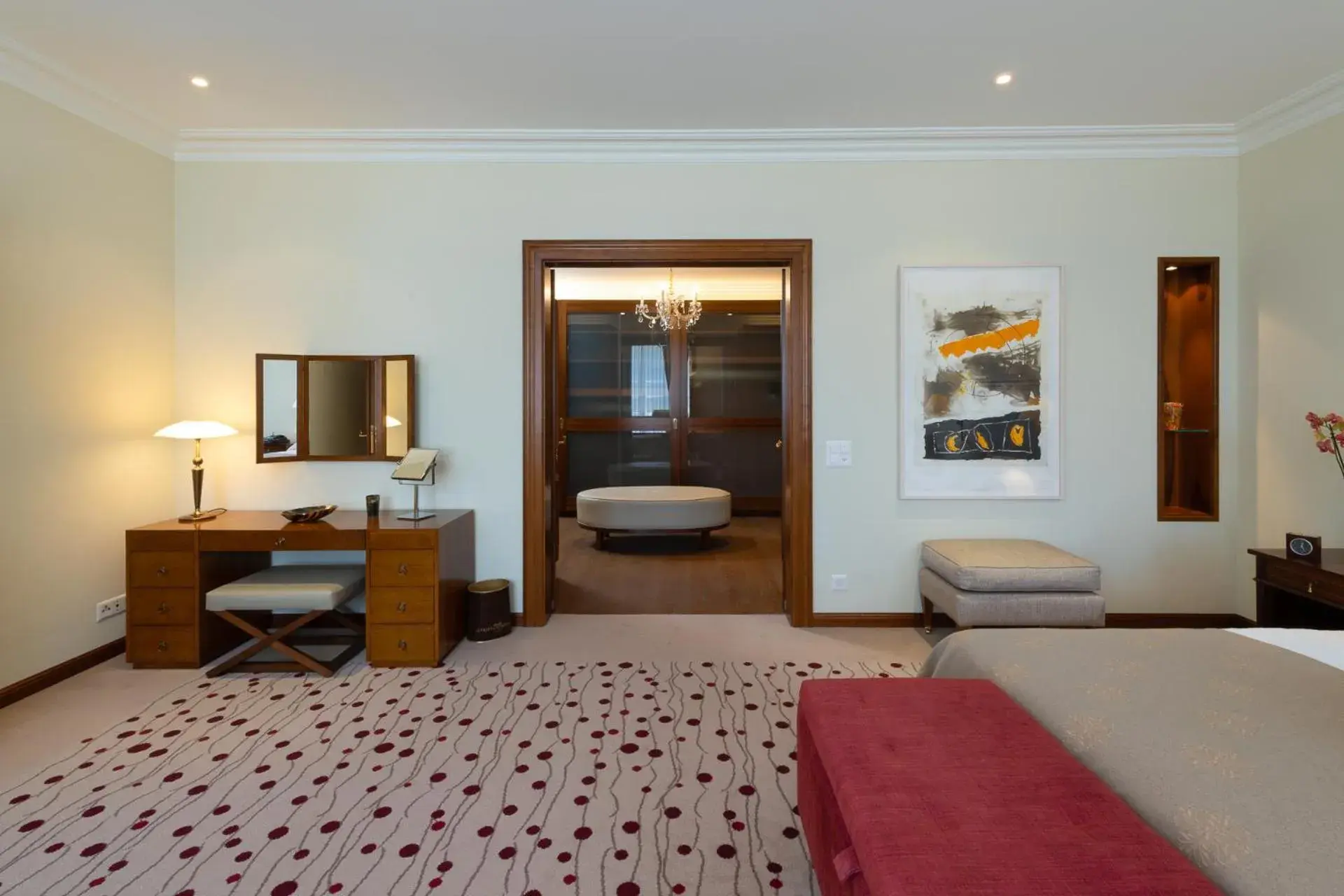 Photo of the whole room, Bed in Suvretta House Photo of the whole room, Bed in Suvretta House