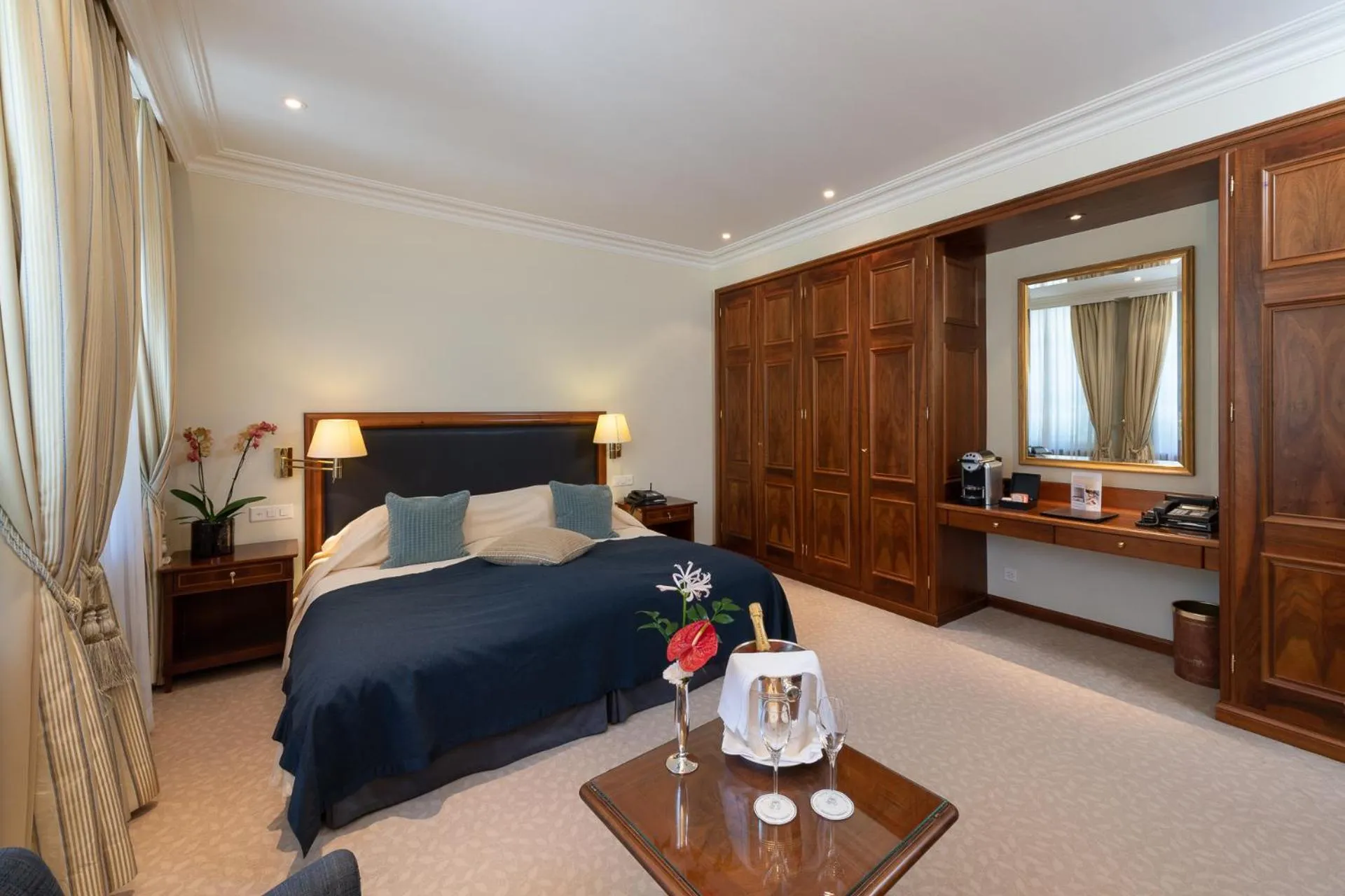 Photo of the whole room, Bed in Suvretta House