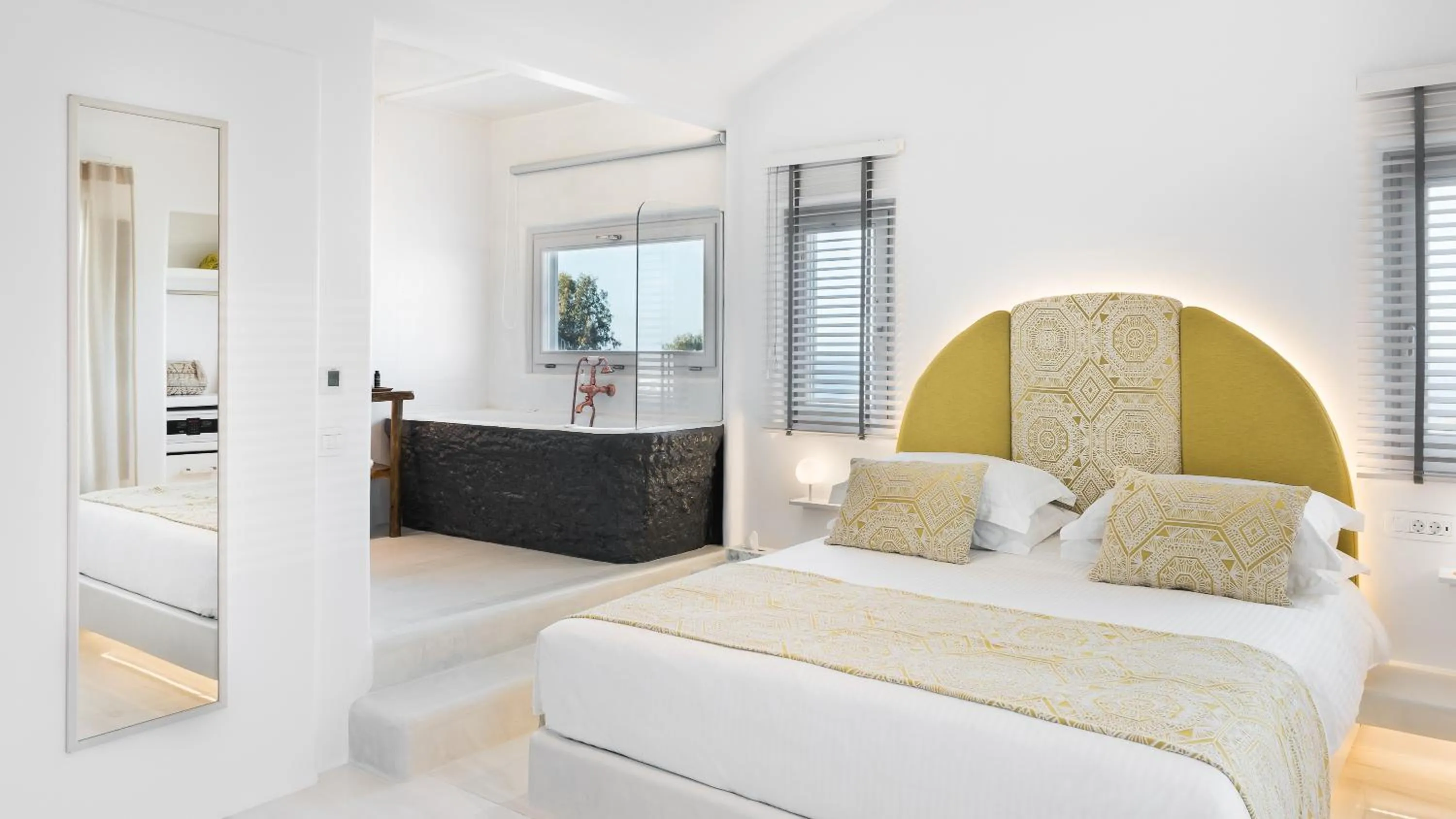Bed in Emfasis Luxury Villa