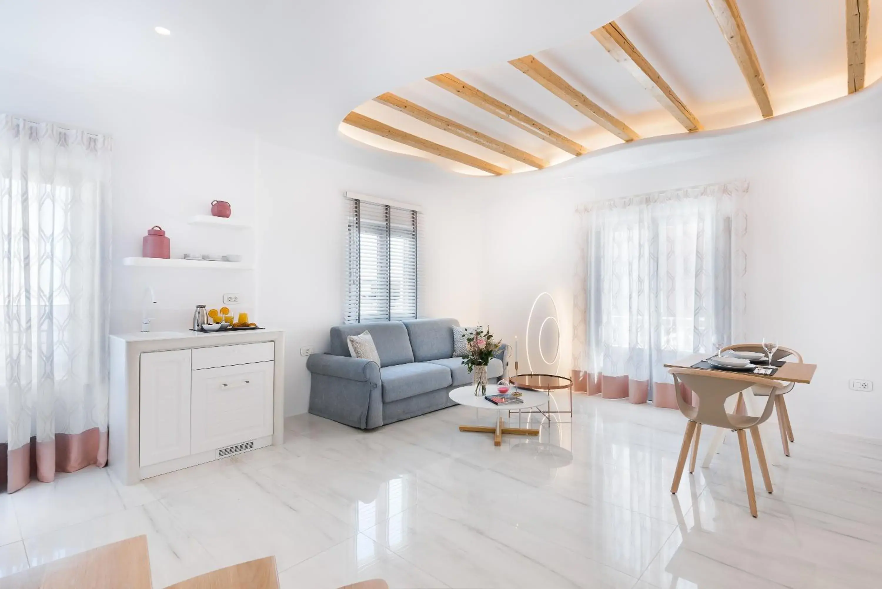 Emfasis Luxury Villa with heated Jacuzzi-Sunset view Emfasis Luxury Villa with heated Jacuzzi-Sunset view