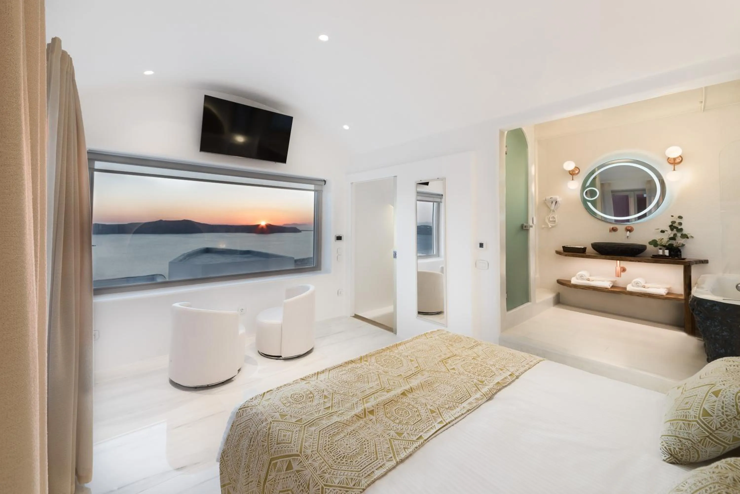 Bed in Emfasis Luxury Villa