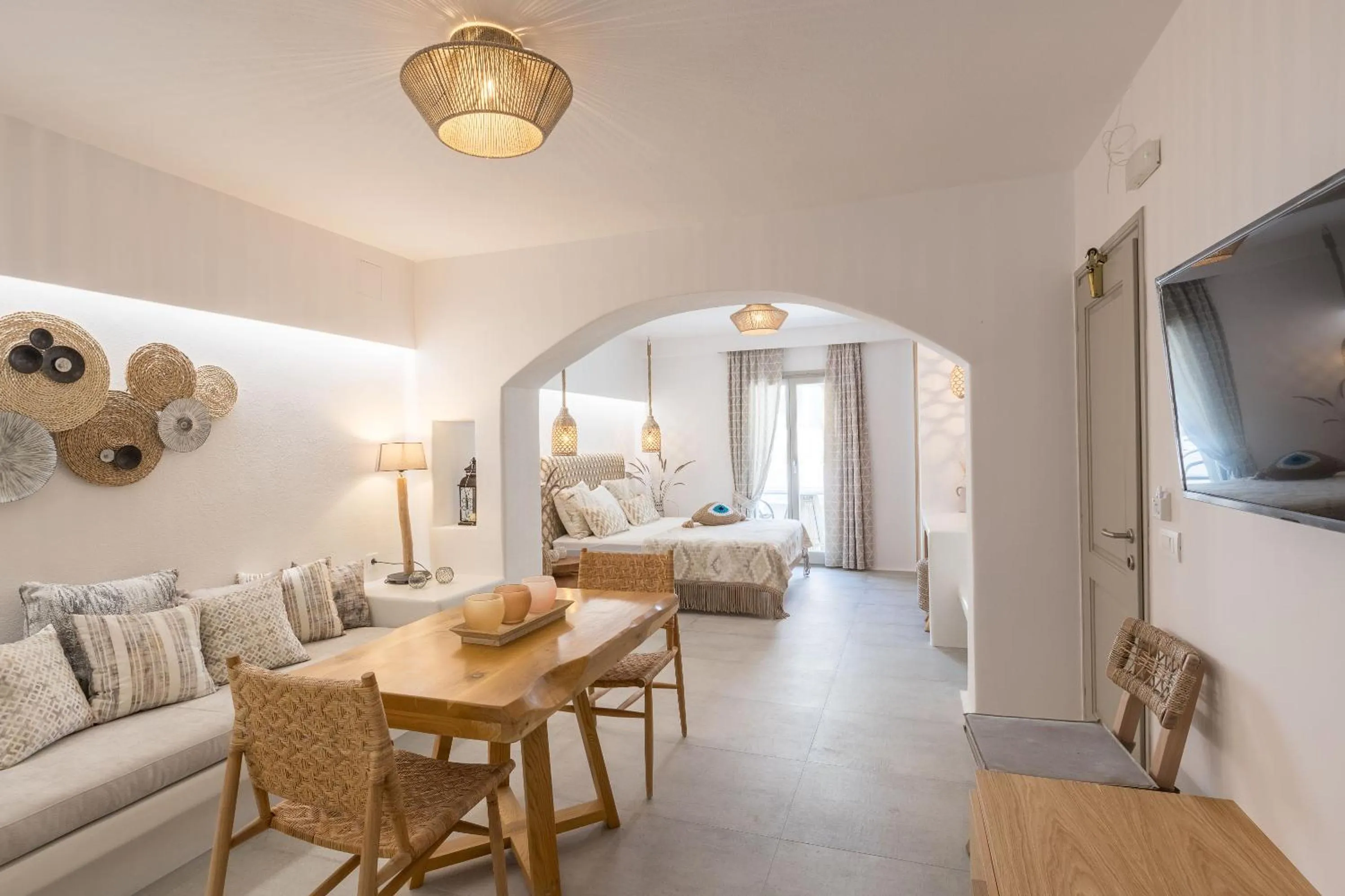 Communal lounge/ TV room, Bed in Hotel Villa Flora