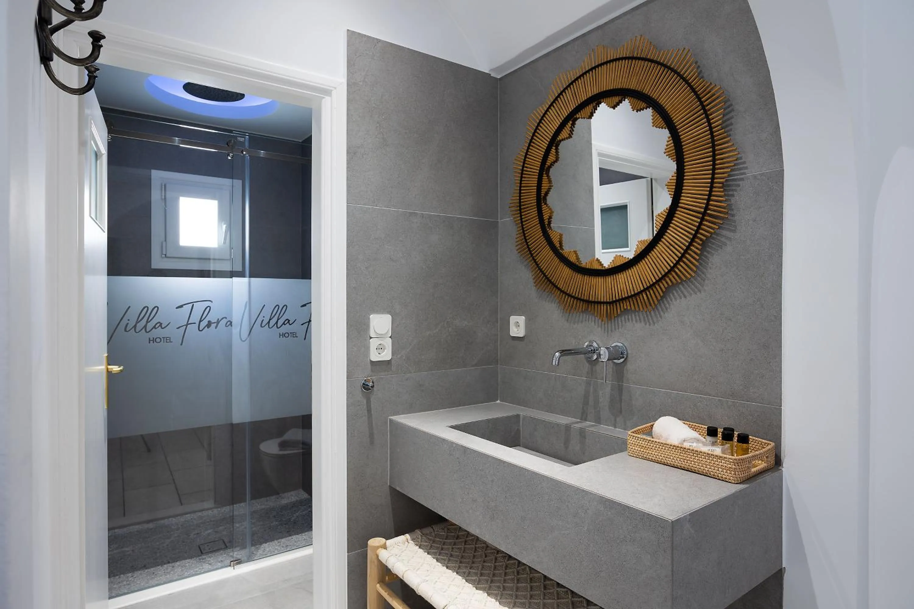 Shower in Hotel Villa Flora