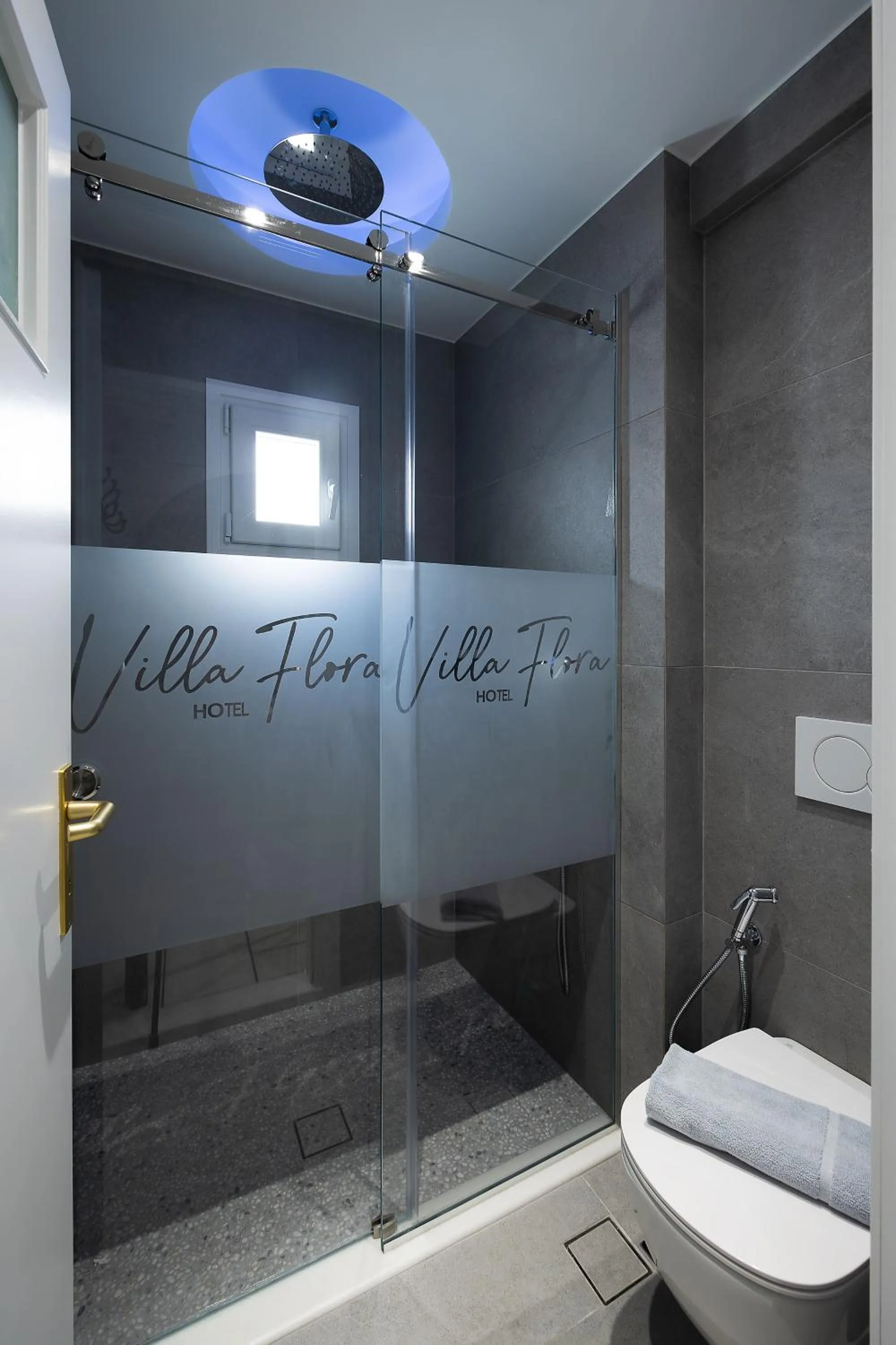 Shower in Hotel Villa Flora