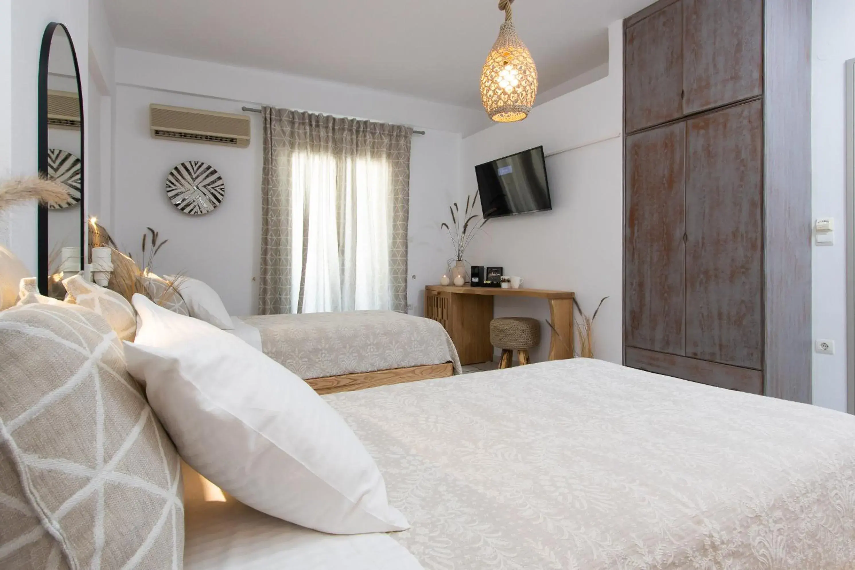 Double or Twin Room with Balcony in Hotel Villa Flora Double or Twin Room with Balcony in Hotel Villa Flora