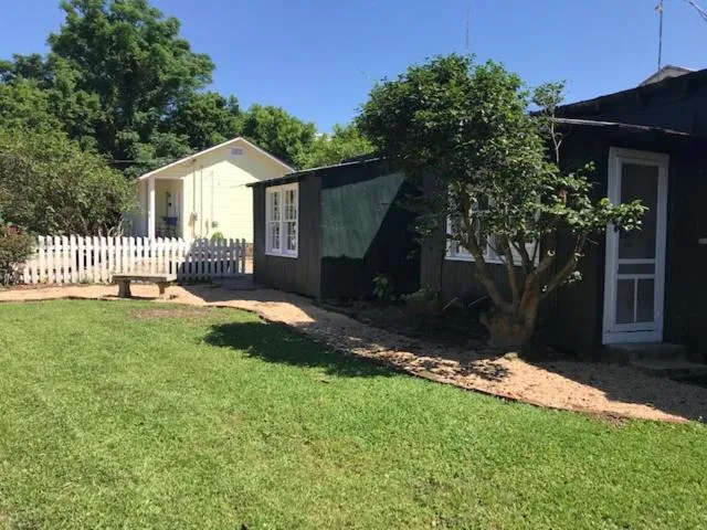 Property building in Riverboat Bed & Breakfast