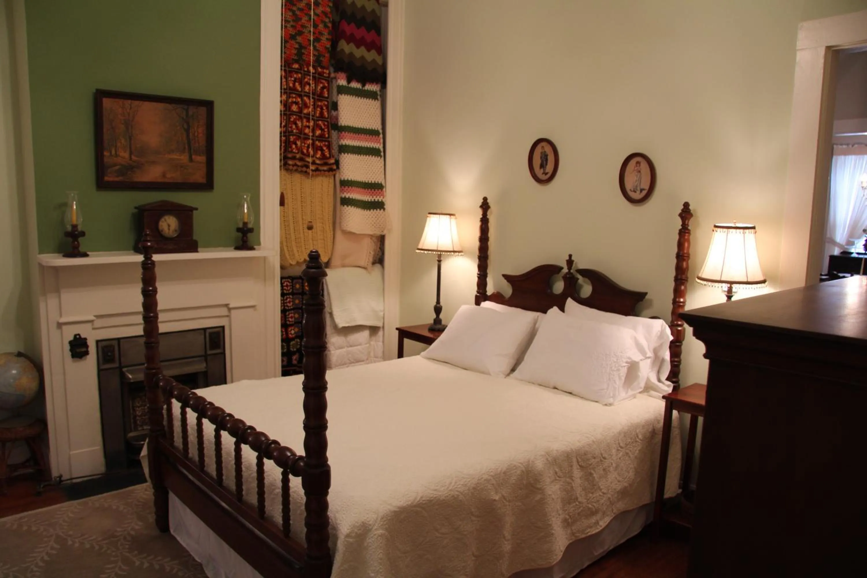 Bedroom, Bed in Riverboat Bed & Breakfast