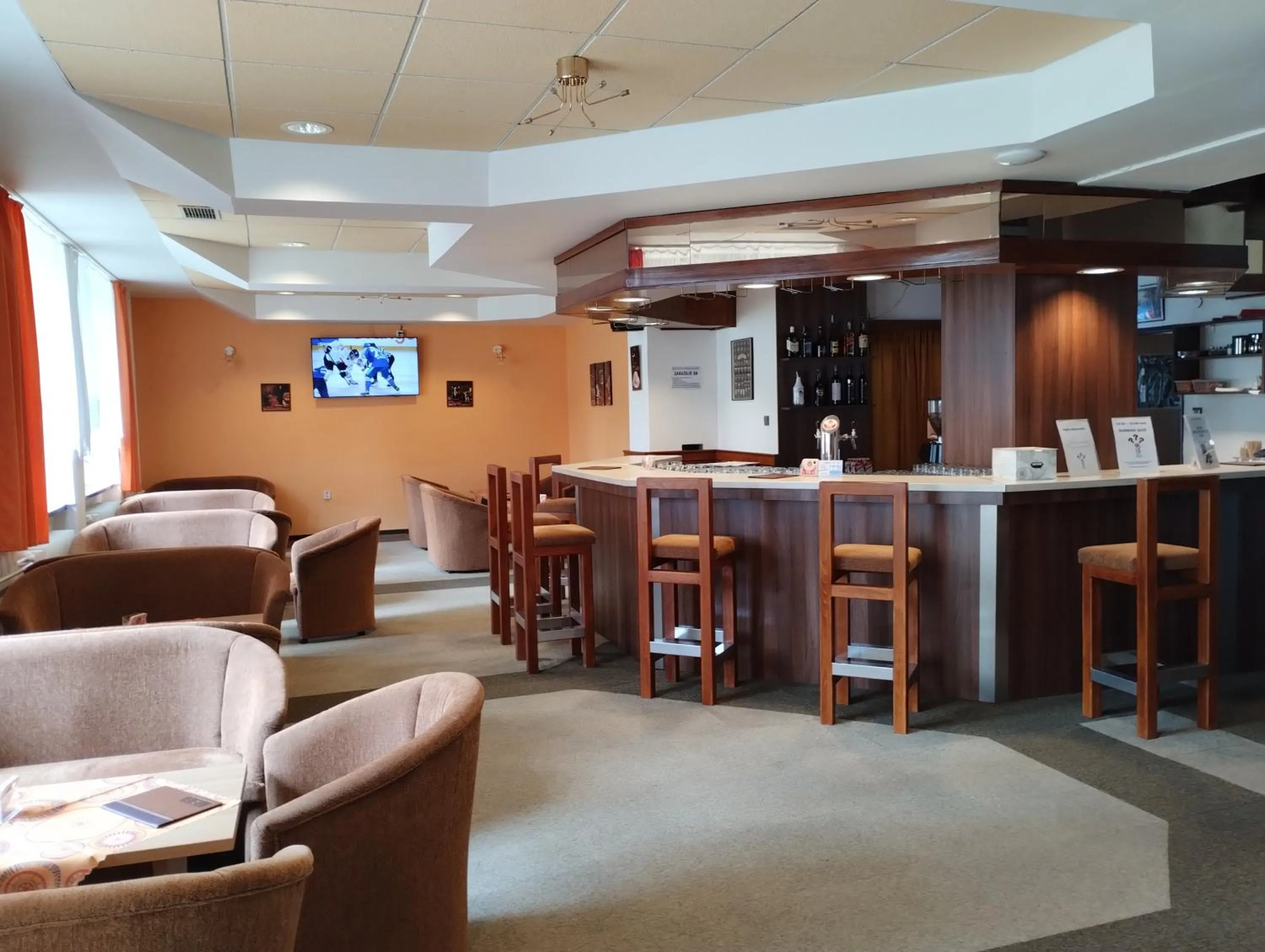 Restaurant/places to eat in Hotel SOREA ĎUMBIER