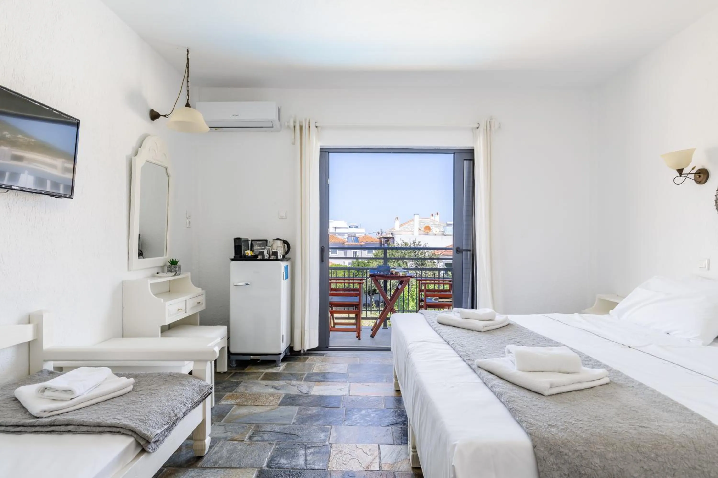 Bedroom, Bed in Amalia Hotel