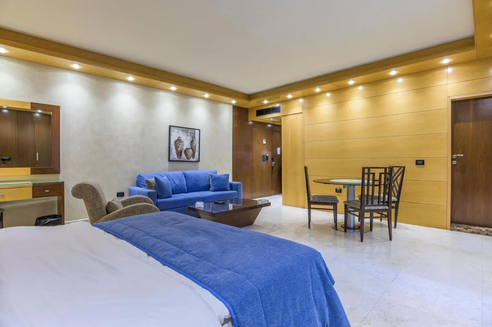 Seating area, Bed in Lahoya Verdun