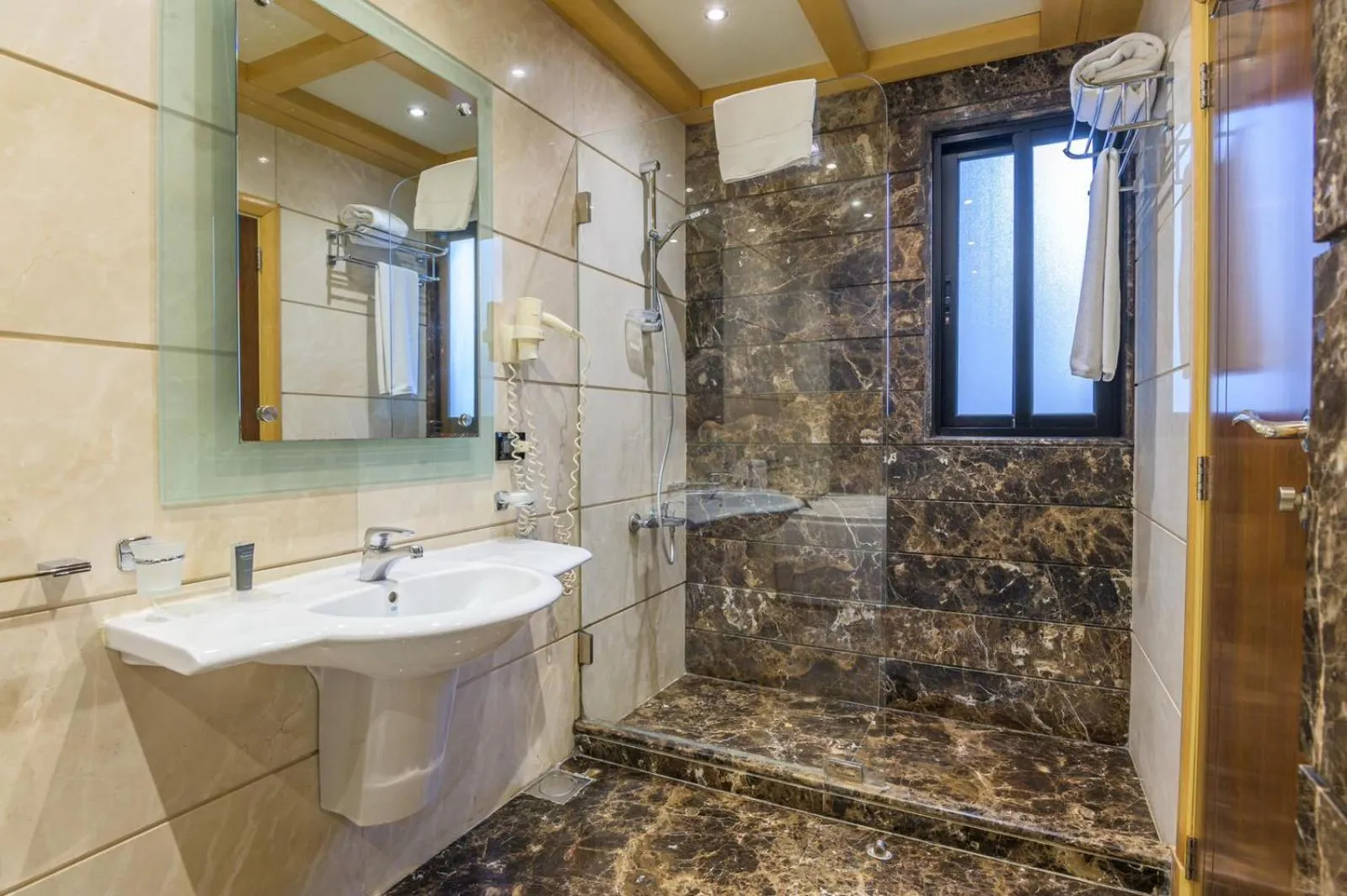 Bathroom in Lahoya Verdun