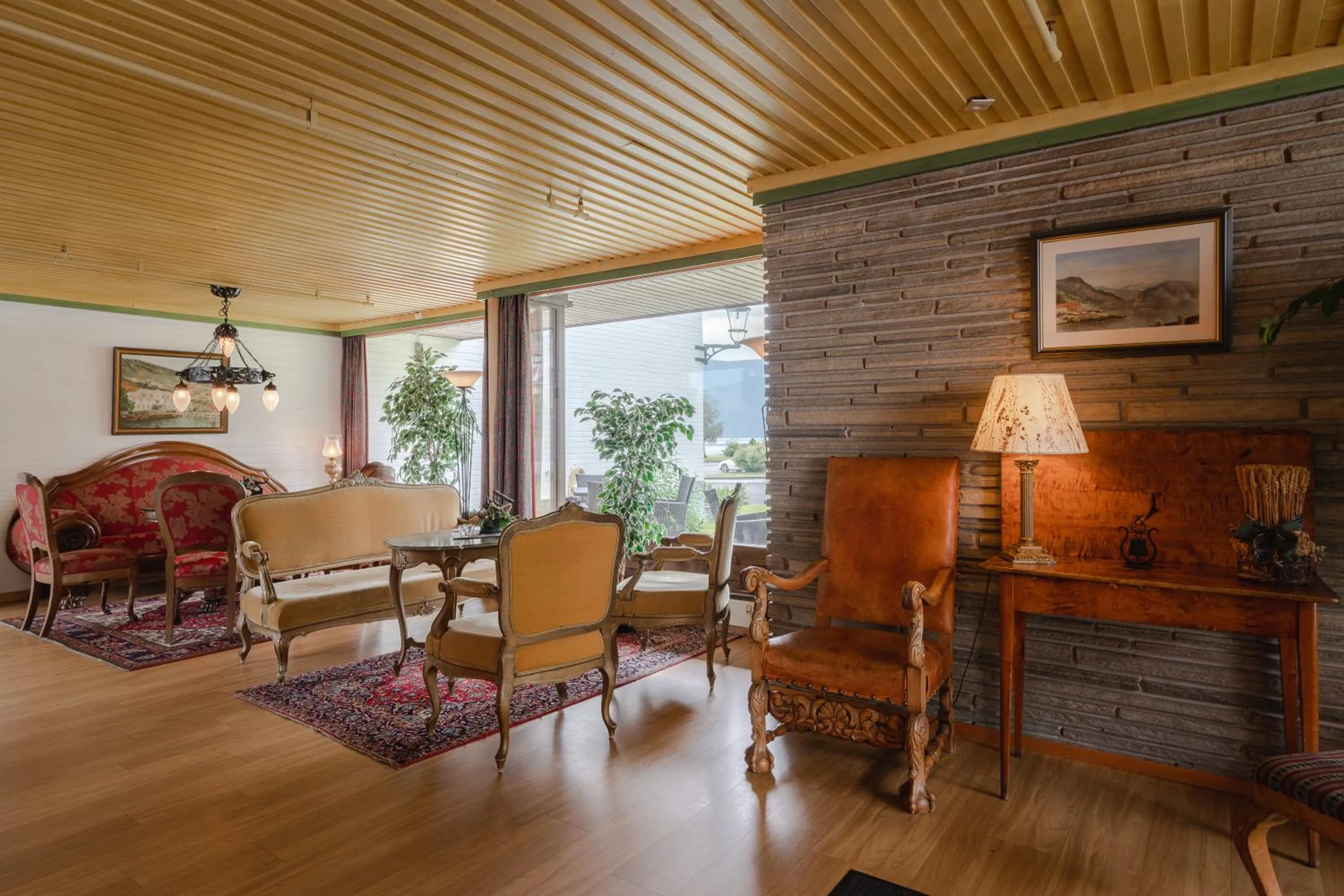 Lobby or reception in Leikanger Fjordhotel - Unike Hoteller