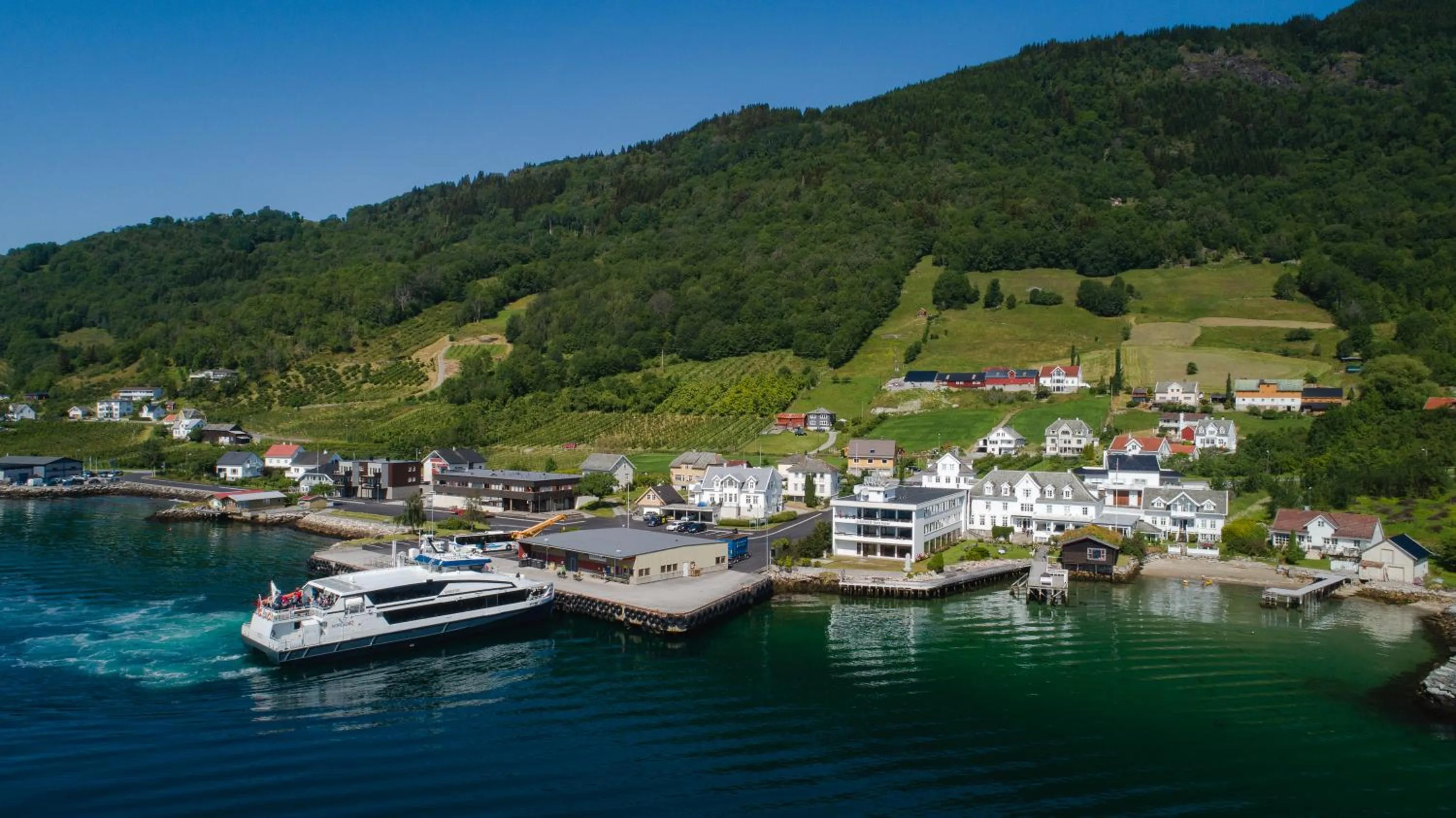 Mountain view in Leikanger Fjordhotel - Unike Hoteller