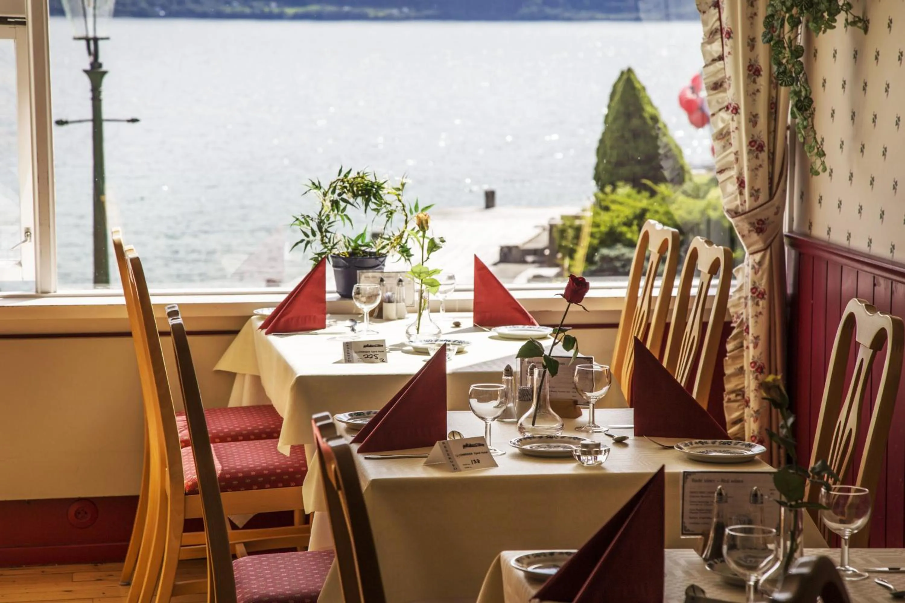 Restaurant/places to eat in Leikanger Fjordhotel - Unike Hoteller