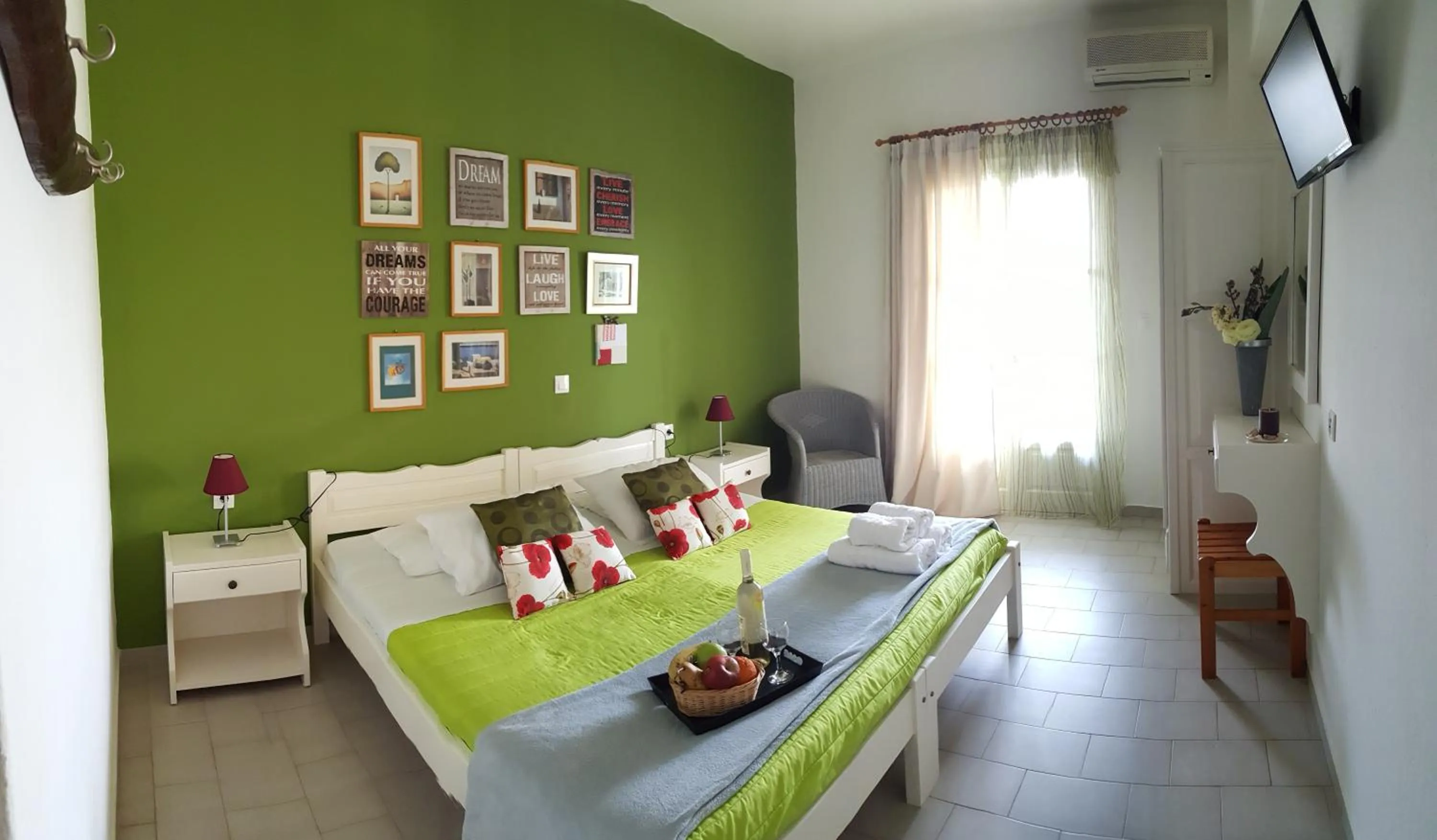 Photo of the whole room in Maistrali Studios