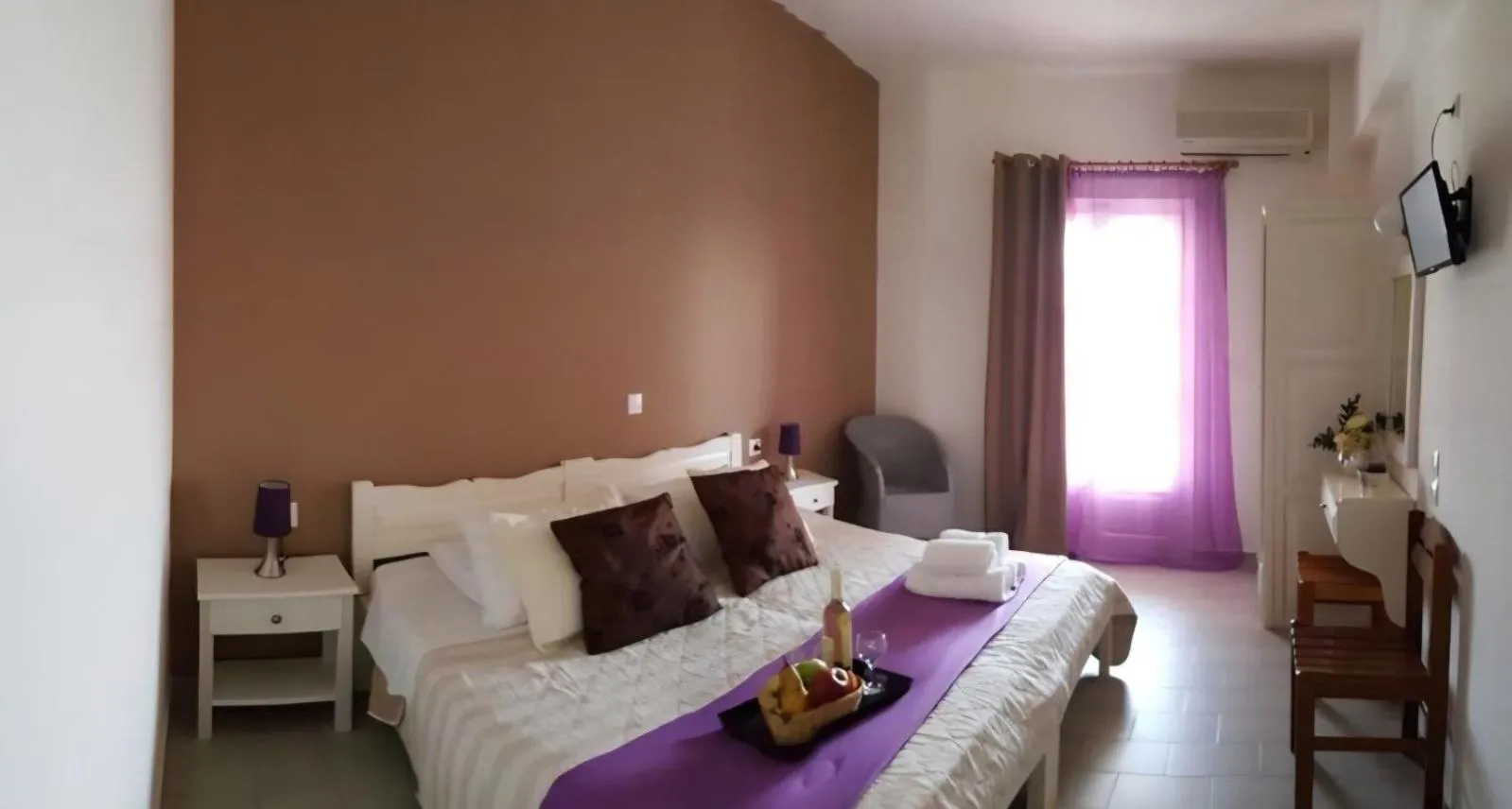 Bed in Maistrali Studios Skiathos