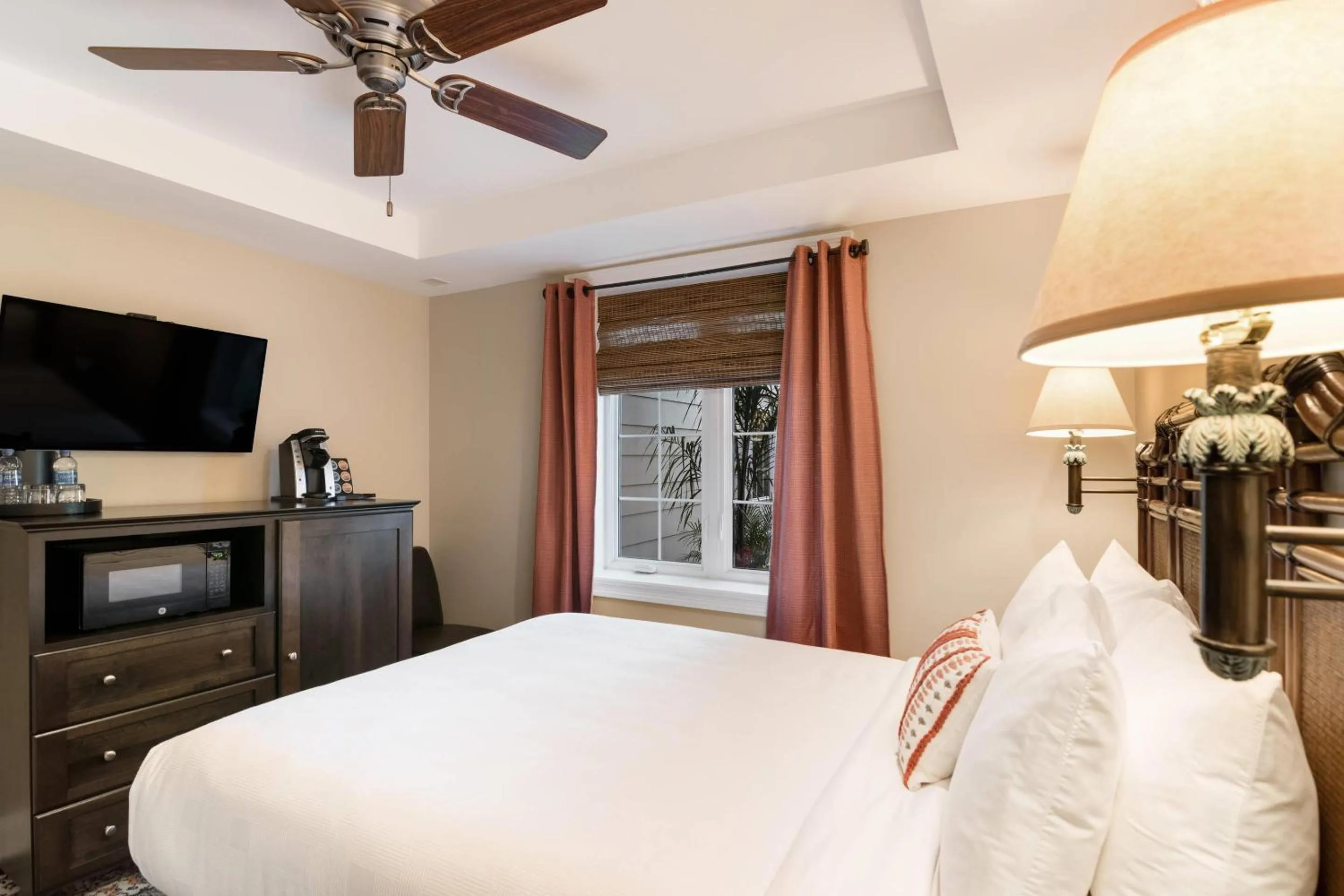 Bedroom, Bed in The Port Inn - Port St Joe, an Ascend Collection Hotel