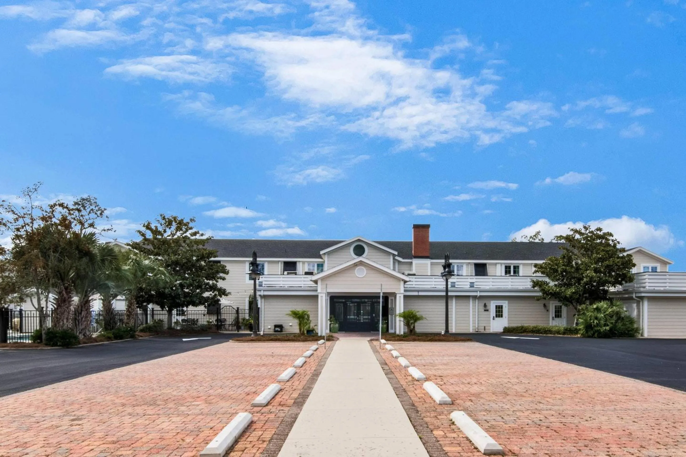 Property building in The Port Inn and Cottages, an Ascend Collection Hotel