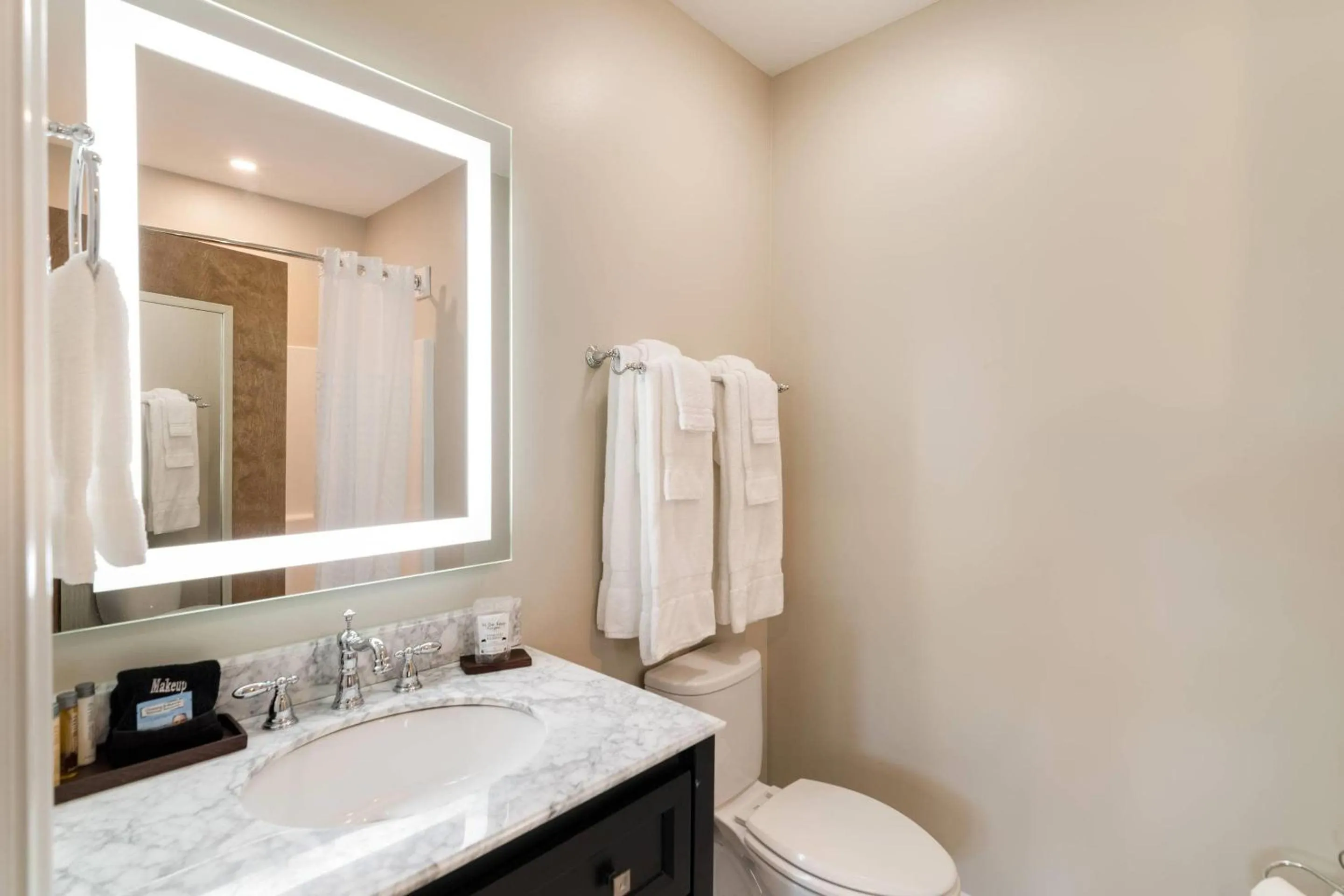 Bedroom in The Port Inn - Port St Joe, an Ascend Collection Hotel