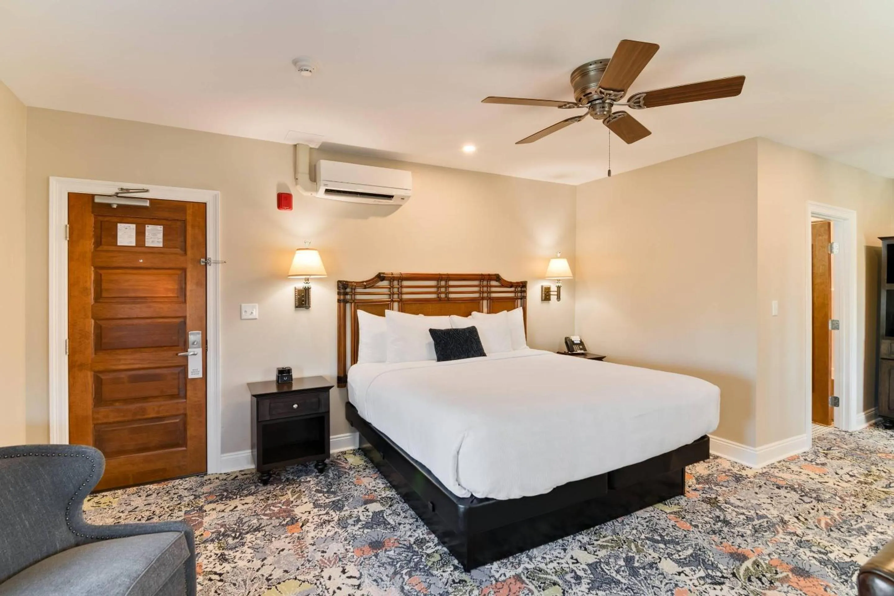 Bedroom, Bed in The Port Inn - Port St Joe, an Ascend Collection Hotel