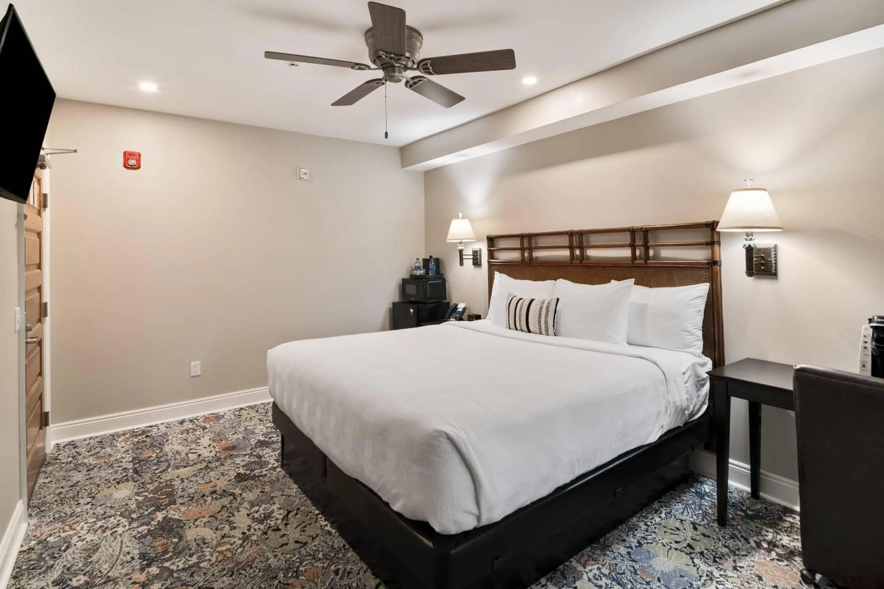 Bedroom, Bed in The Port Inn - Port St Joe, an Ascend Collection Hotel