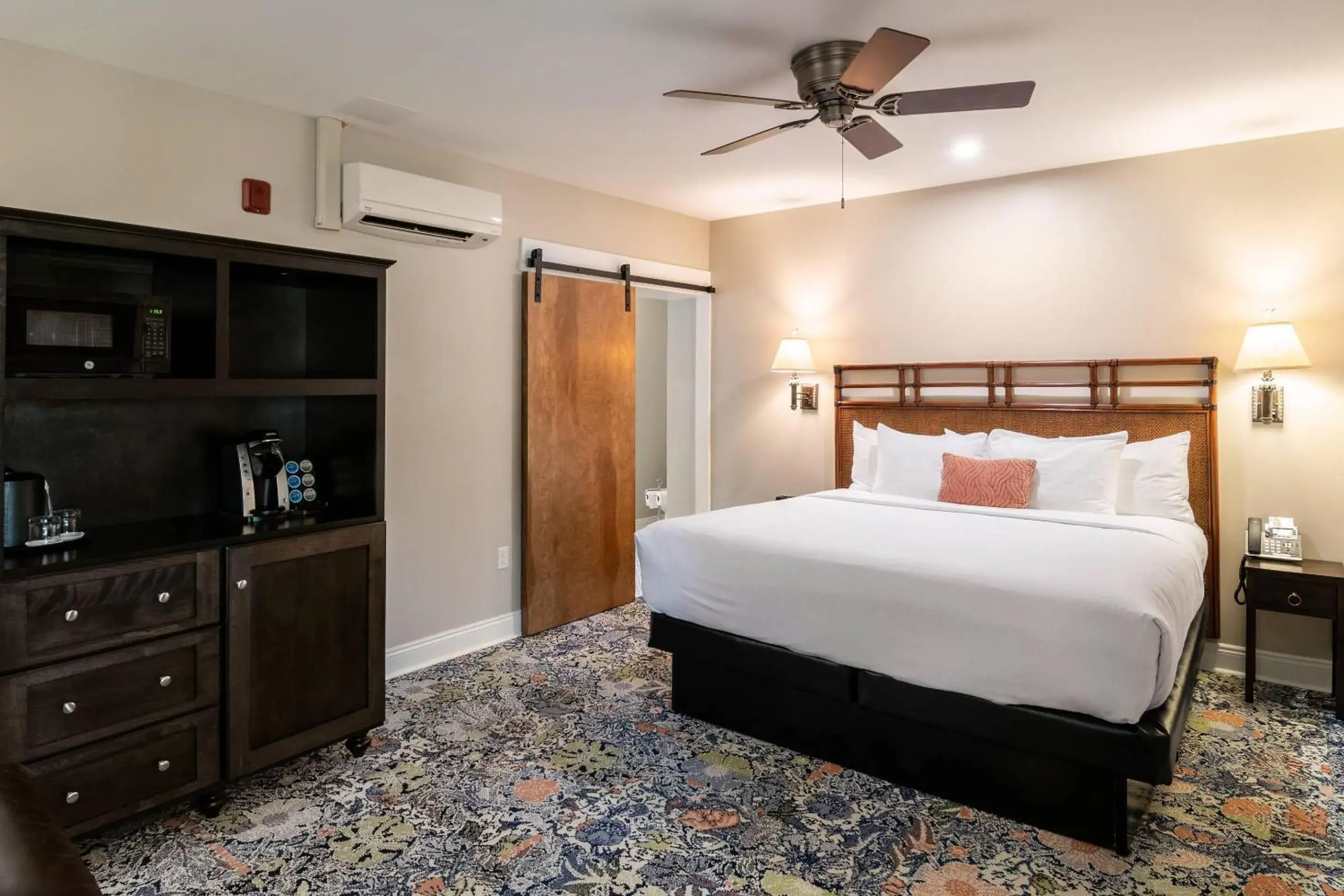 Bedroom, Bed in The Port Inn and Cottages, an Ascend Collection Hotel Bedroom, Bed in The Port Inn and Cottages, an Ascend Collection Hotel