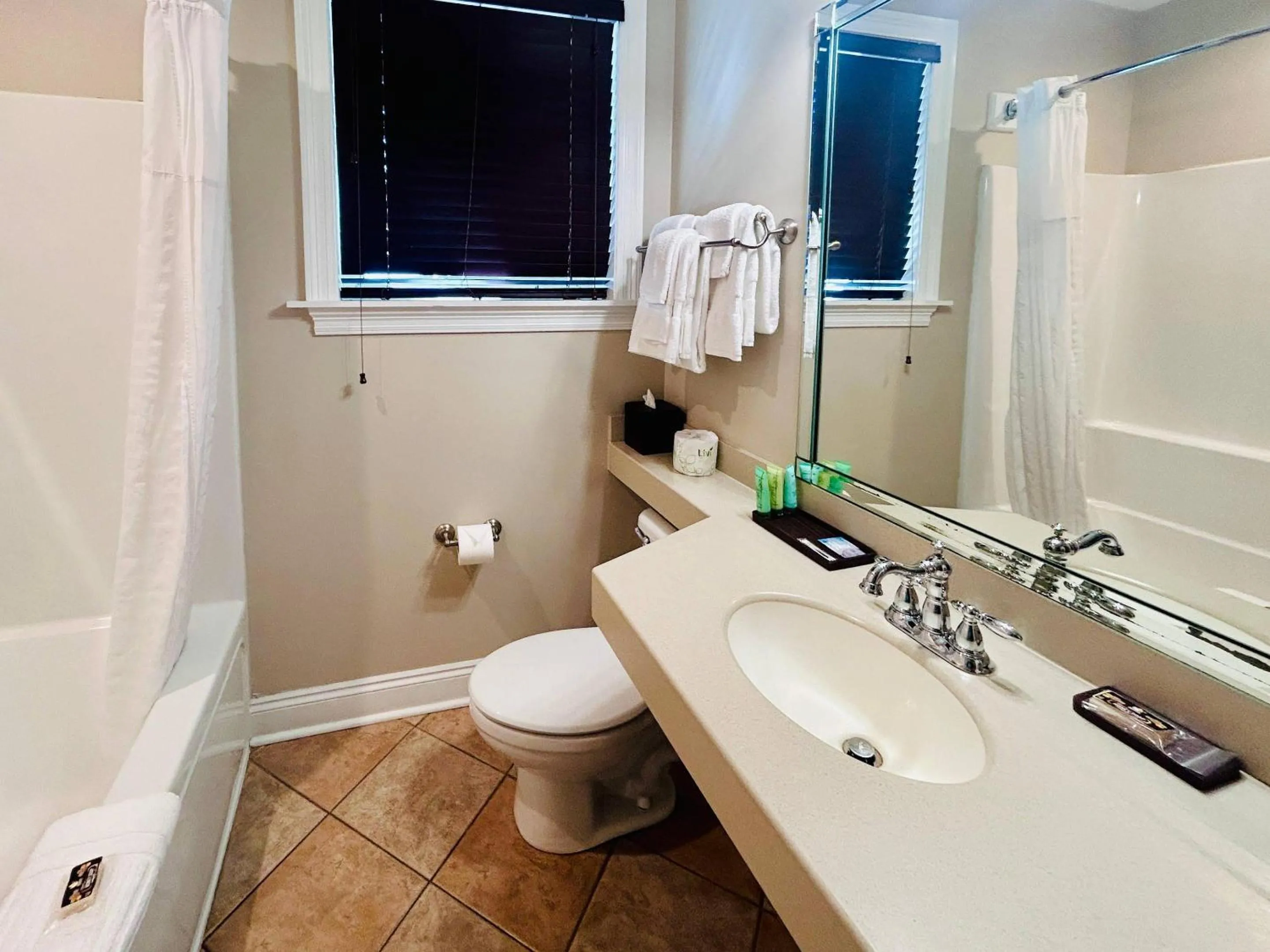 Bedroom in The Port Inn - Port St Joe, an Ascend Collection Hotel