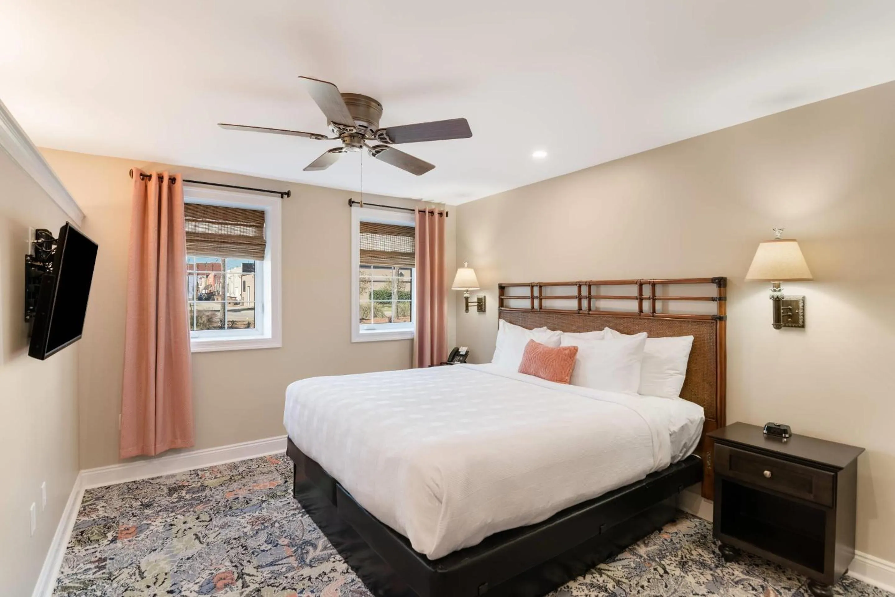 Bedroom, Bed in The Port Inn - Port St Joe, an Ascend Collection Hotel