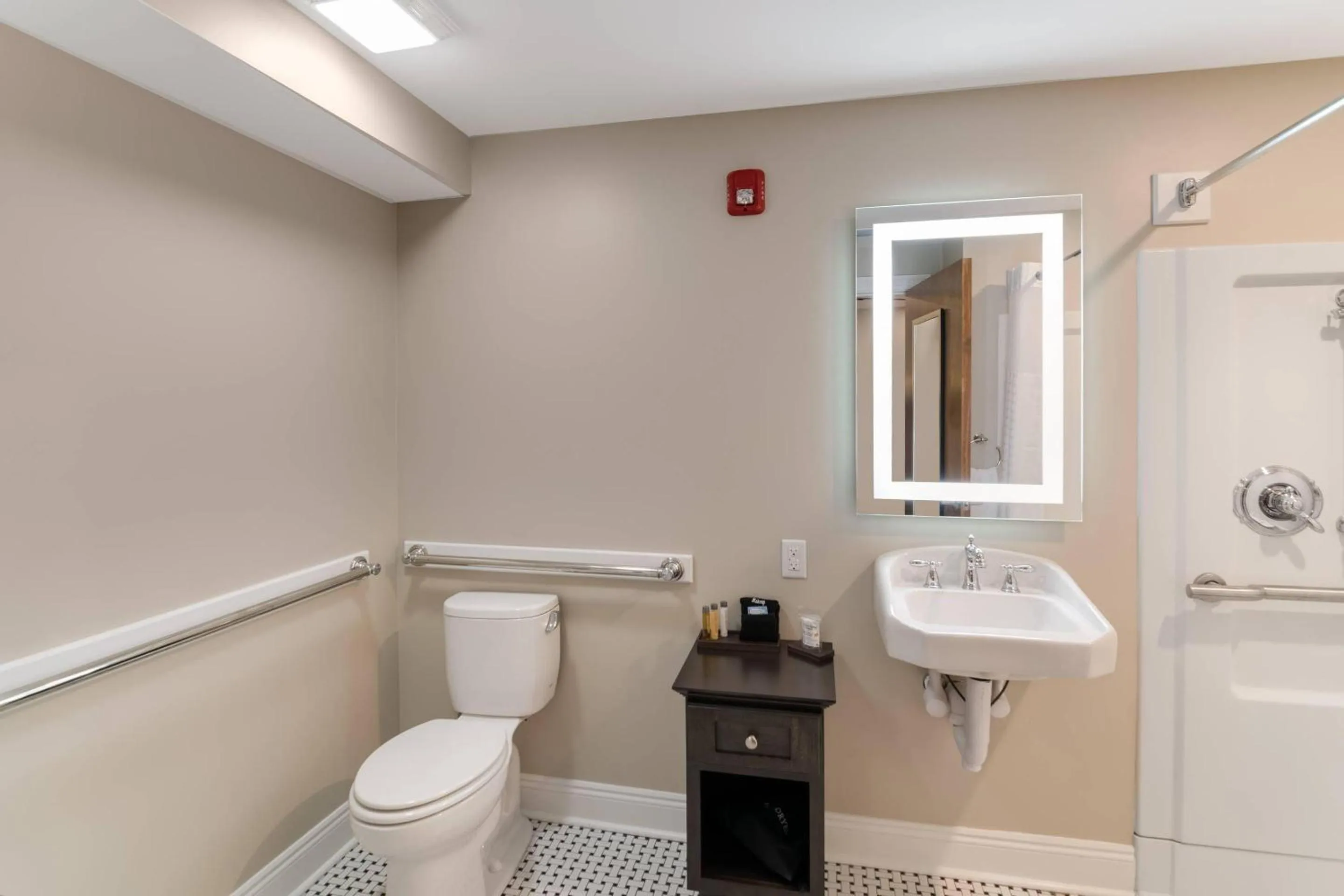 Bedroom in The Port Inn - Port St Joe, an Ascend Collection Hotel