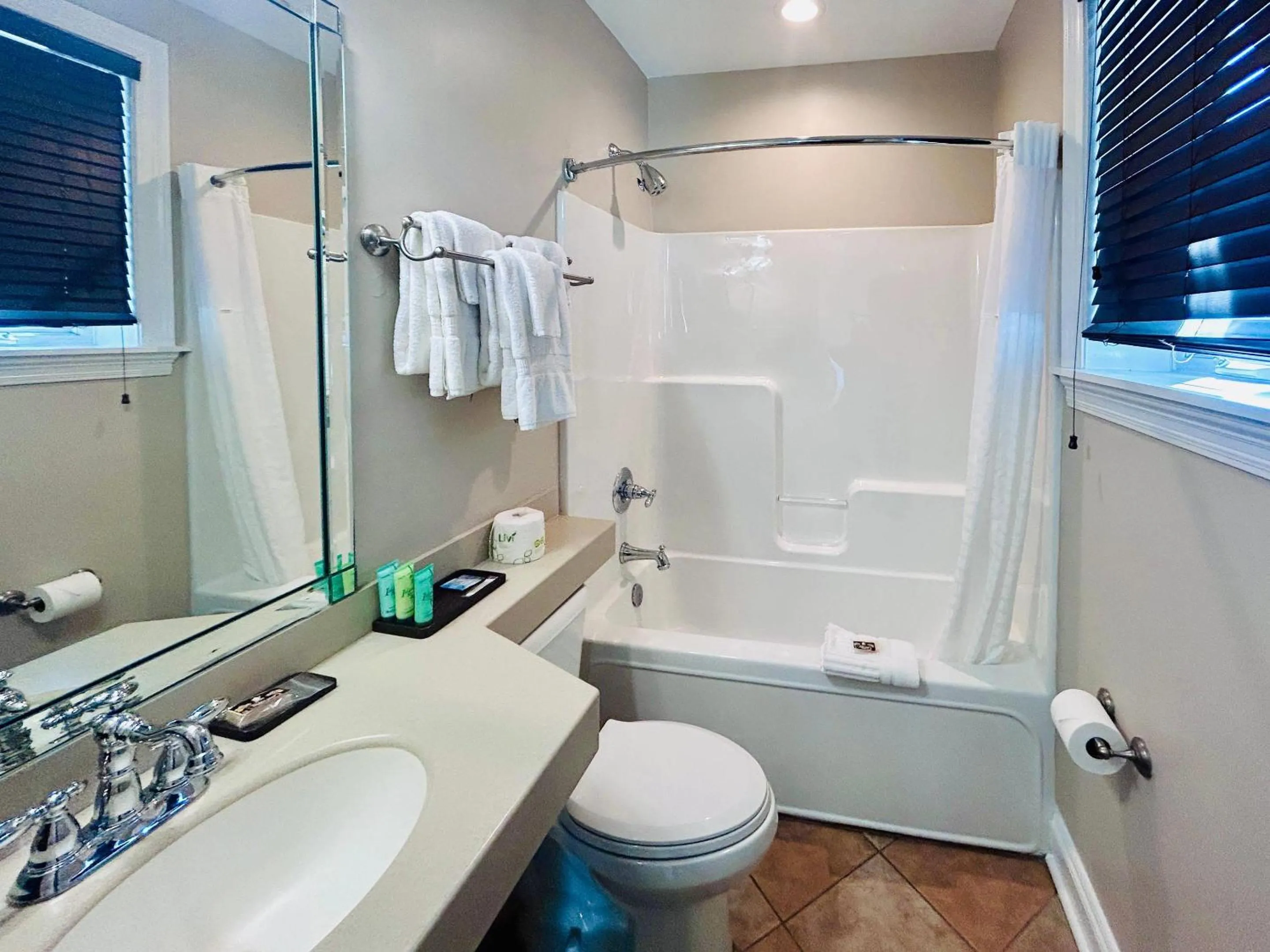 Bedroom in The Port Inn - Port St Joe, an Ascend Collection Hotel