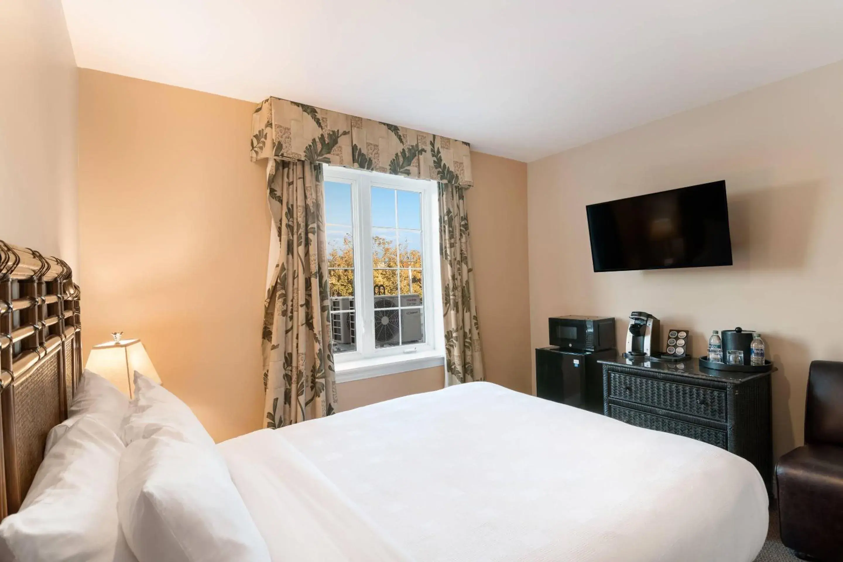 Bedroom, Bed in The Port Inn - Port St Joe, an Ascend Collection Hotel Bedroom, Bed in The Port Inn - Port St Joe, an Ascend Collection Hotel